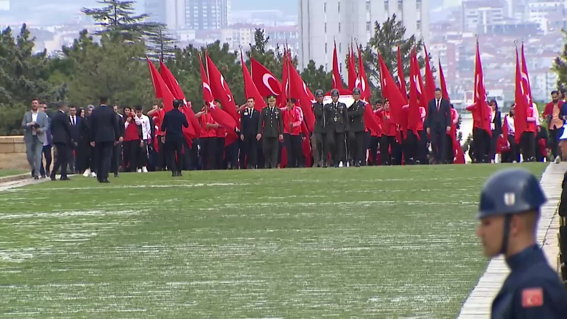 19 MAYIS ATATÜRK’Ü ANMA, GENÇLİK VE SPOR BAYRAMI İÇİN ANITKABİR’DE RESMİ TÖREN DÜZENLENDİ
