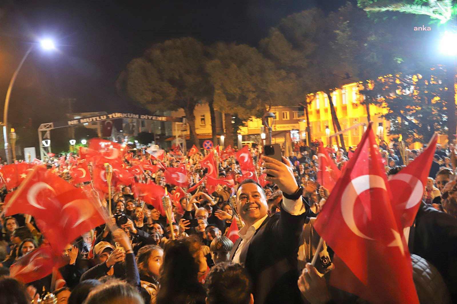 AKHİSAR’DA 19 MAYIS COŞKUSU, FENER ALAYI İLE TAÇLANDI