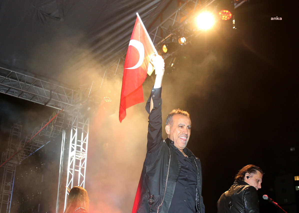 KÜÇÜKÇEKMECE’DE 19 MAYIS COŞKUSU, HALUK LEVENT KONSERİYLE ZİRVEYE ÇIKTI