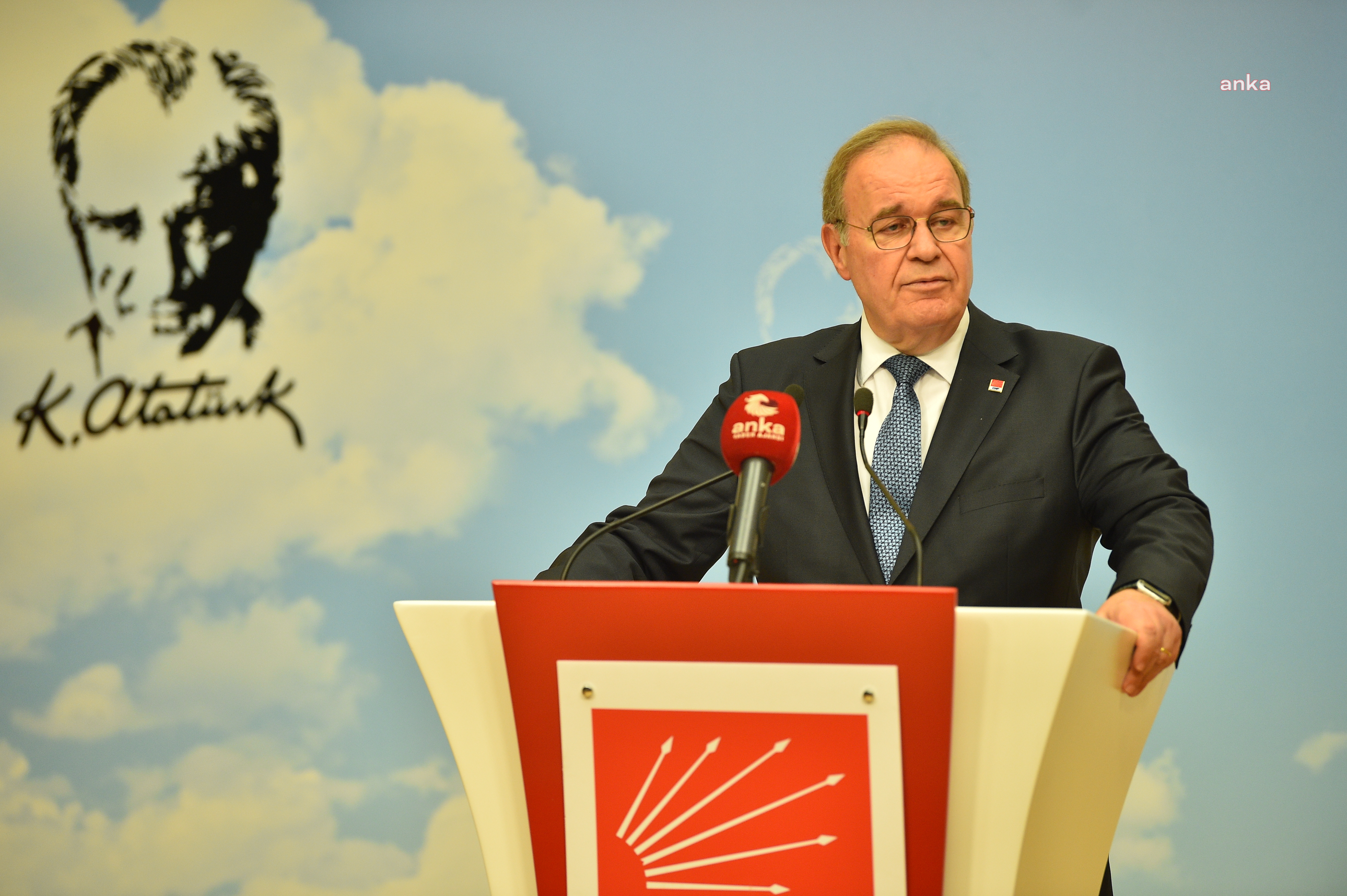 FAİK ÖZTRAK: “SANDIĞA ATACAĞIN PUSULANIN BİR TARAFINDA DOMUZ BAĞCILARA, GAFFAR OKKAN’I ŞEHİT EDEN TERÖR ÖRGÜTLERİNE SIRTINI YASLAYANLAR VAR”