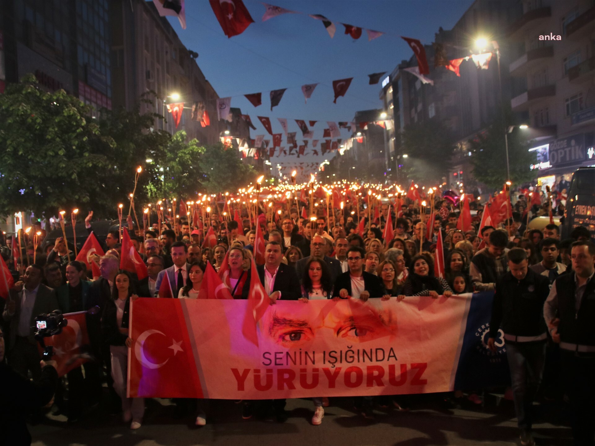 ÇERKEZKÖY'DE COŞKULU 19 MAYIS KUTLAMASI... BELEDİYE BAŞKANI AKAY: "BU VATANA, BU BAYRAĞA SAHİP ÇIKMAK İÇİN BURADAYIZ"