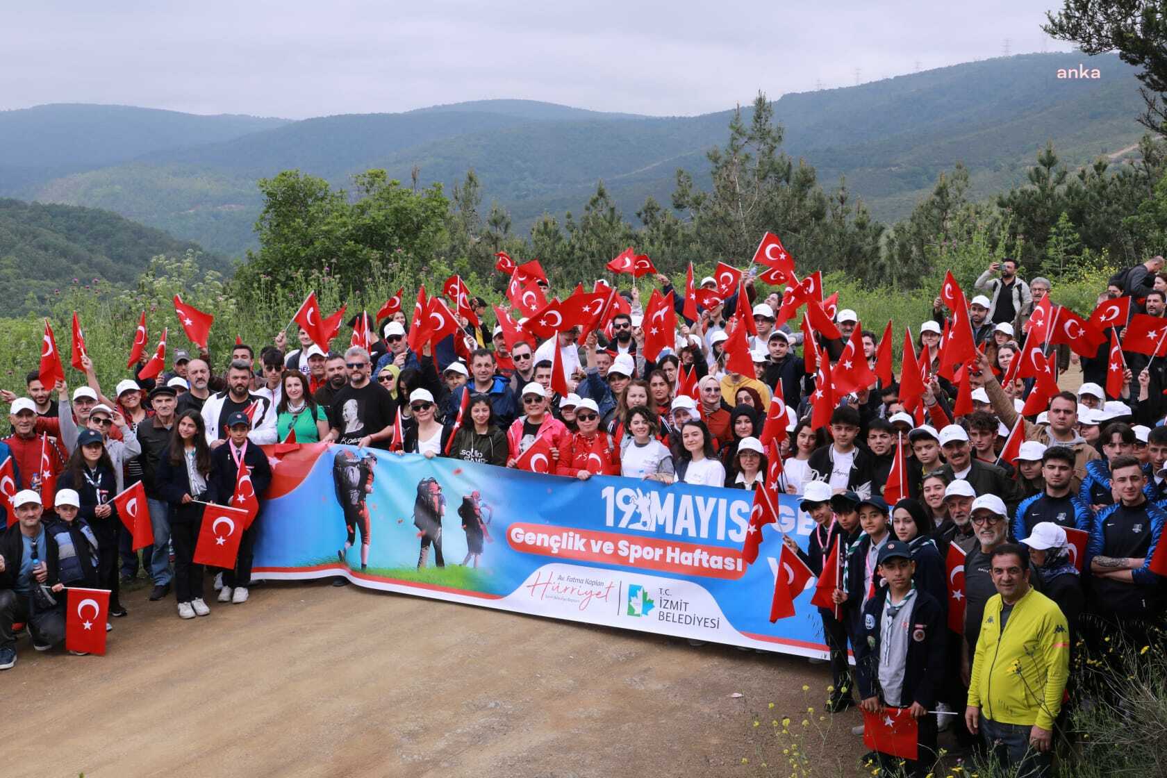 İZMİTLİLER ‘GENÇLİK YÜRÜYÜŞÜ’ İLE BİR KEZ DAHA 19 MAYIS'I KUTLADI