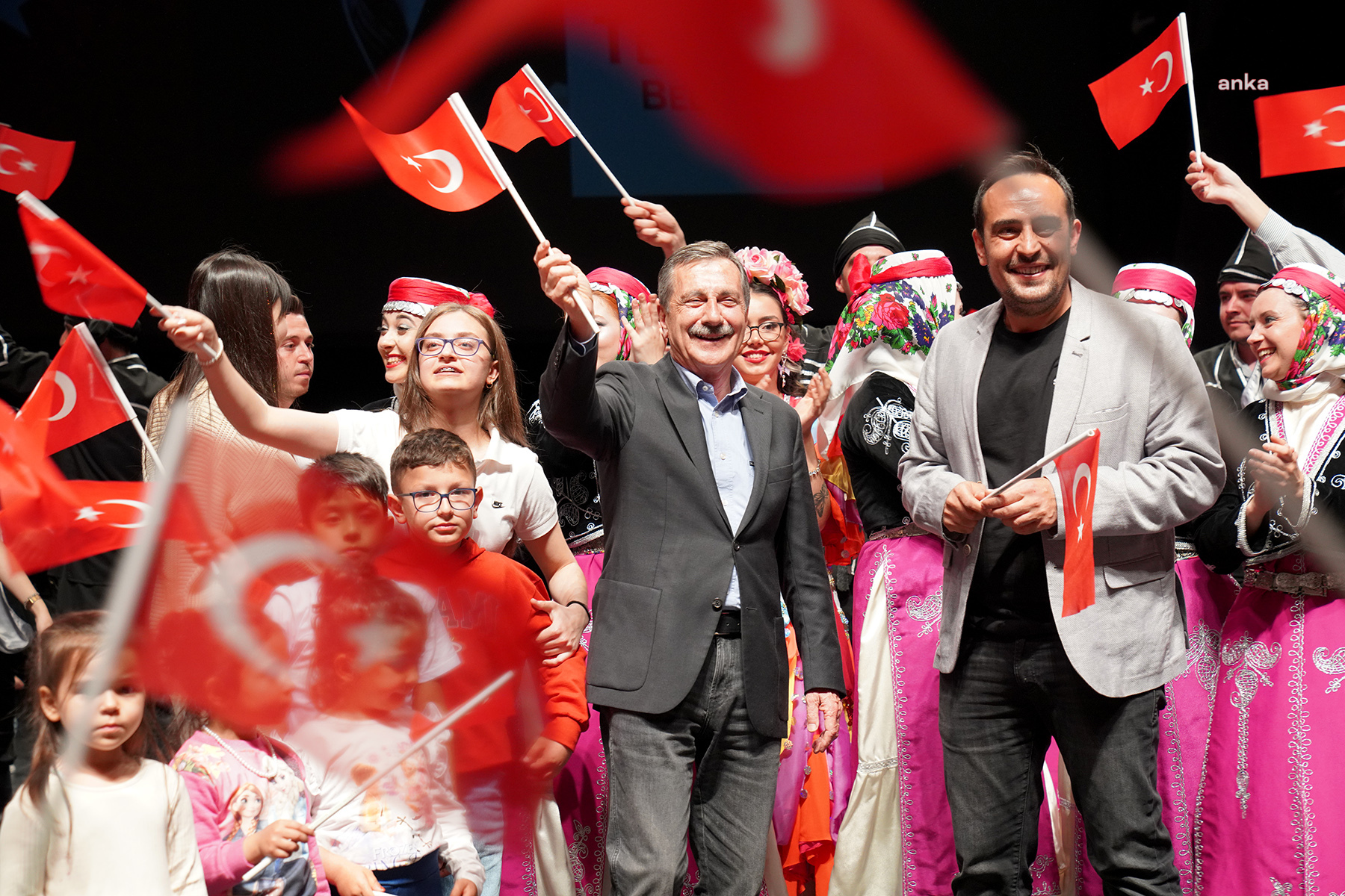 TEPEBAŞI BELEDİYESİ HALK DANSLARI TOPLULUĞU, 19 MAYIS GÖSTERİSİ İLE BEĞENİ TOPLADI