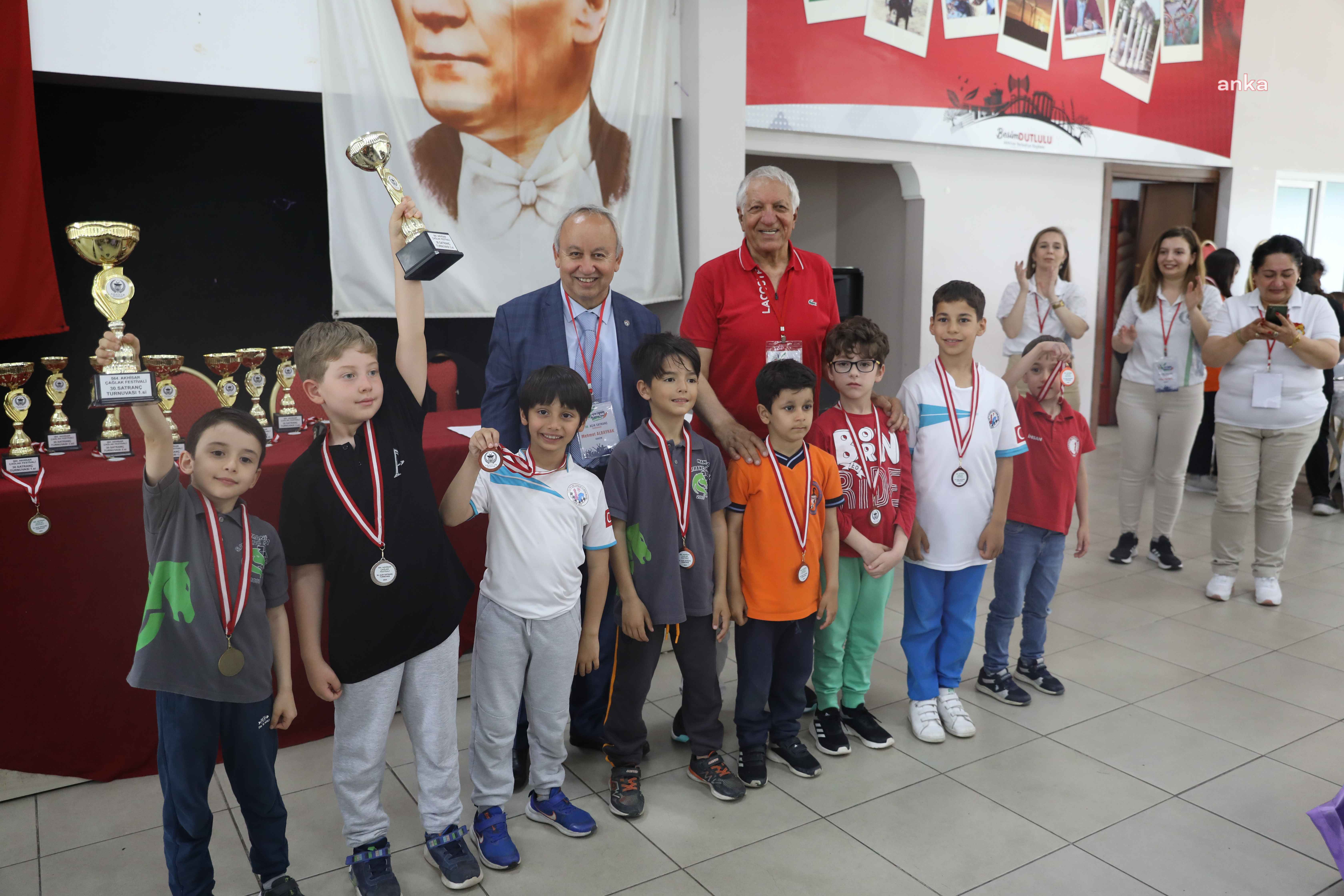 ‘AKHİSAR ÇAĞLAK FESTİVALİ’ YARIŞMALARINDA DERECEYE GİRENLER ÖDÜLLENDİRİLDİ