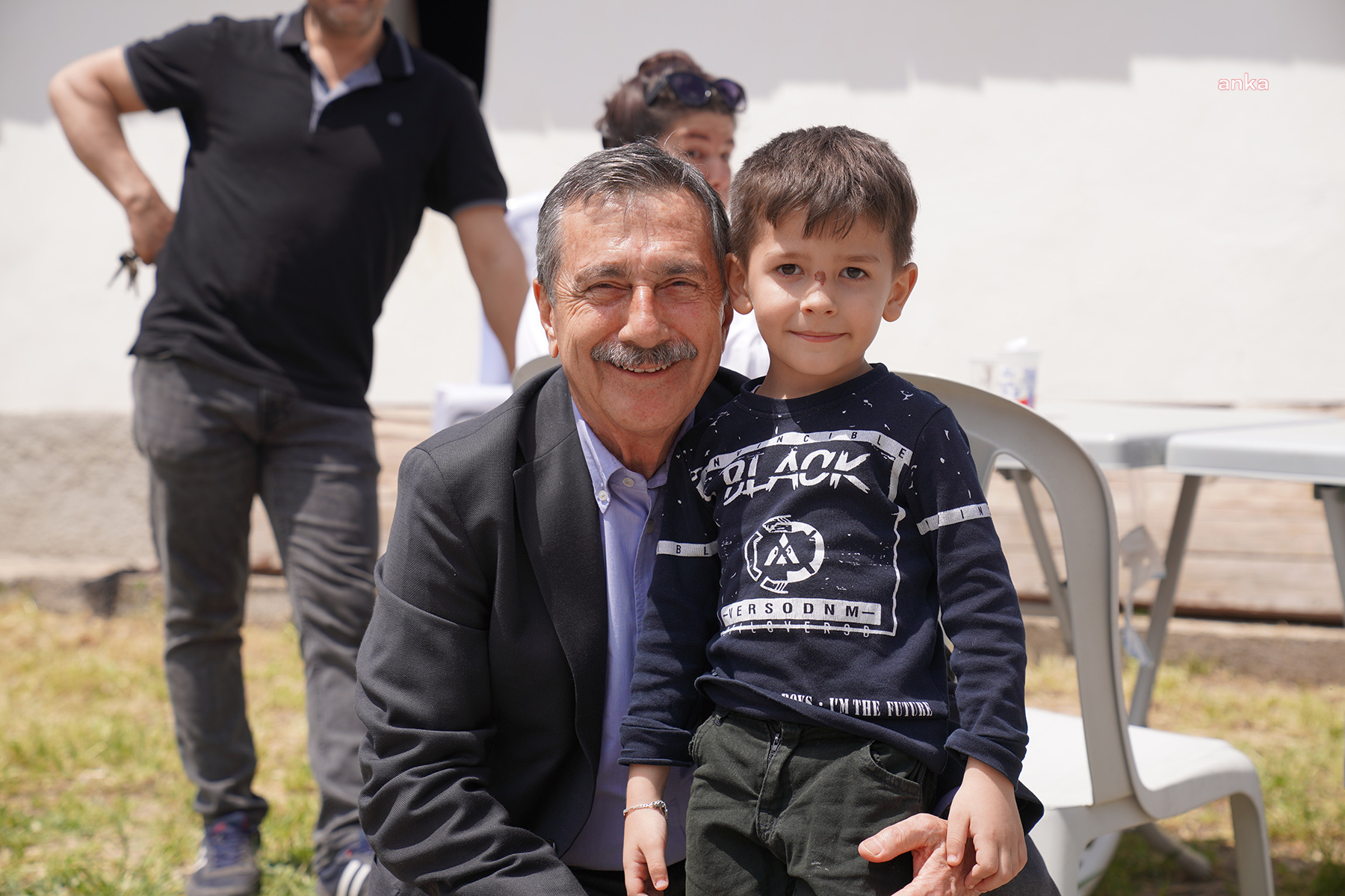 TEPEBAŞI BELEDİYE BAŞKANI ATAÇ, MAHALLE ZİYARETLERİNDE VATANDAŞLARLA BULUŞUYOR