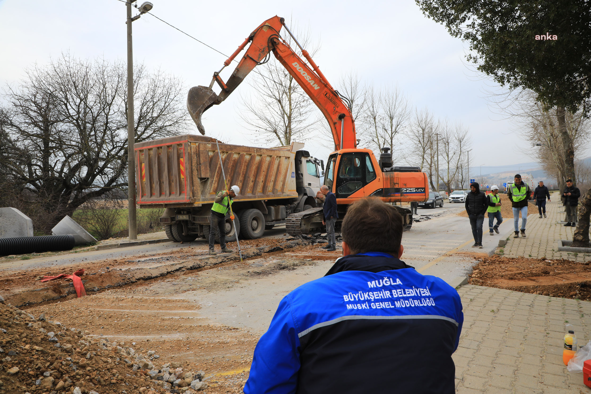 MUĞLA BÜYÜKŞEHİR, DÜĞEREK'TE KANALİZASYON ÇALIŞMALARINI SÜRDÜRÜYOR