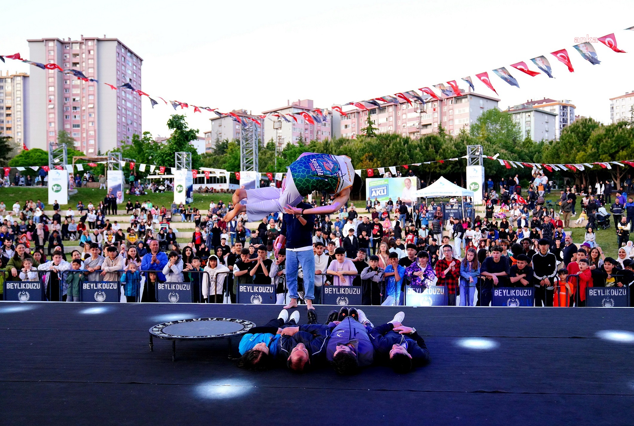BEYLİKDÜZÜ BELEDİYESİ'NİN 2.KIRLANGIÇ GENÇLİK FESTİVALİ SONA ERDİ