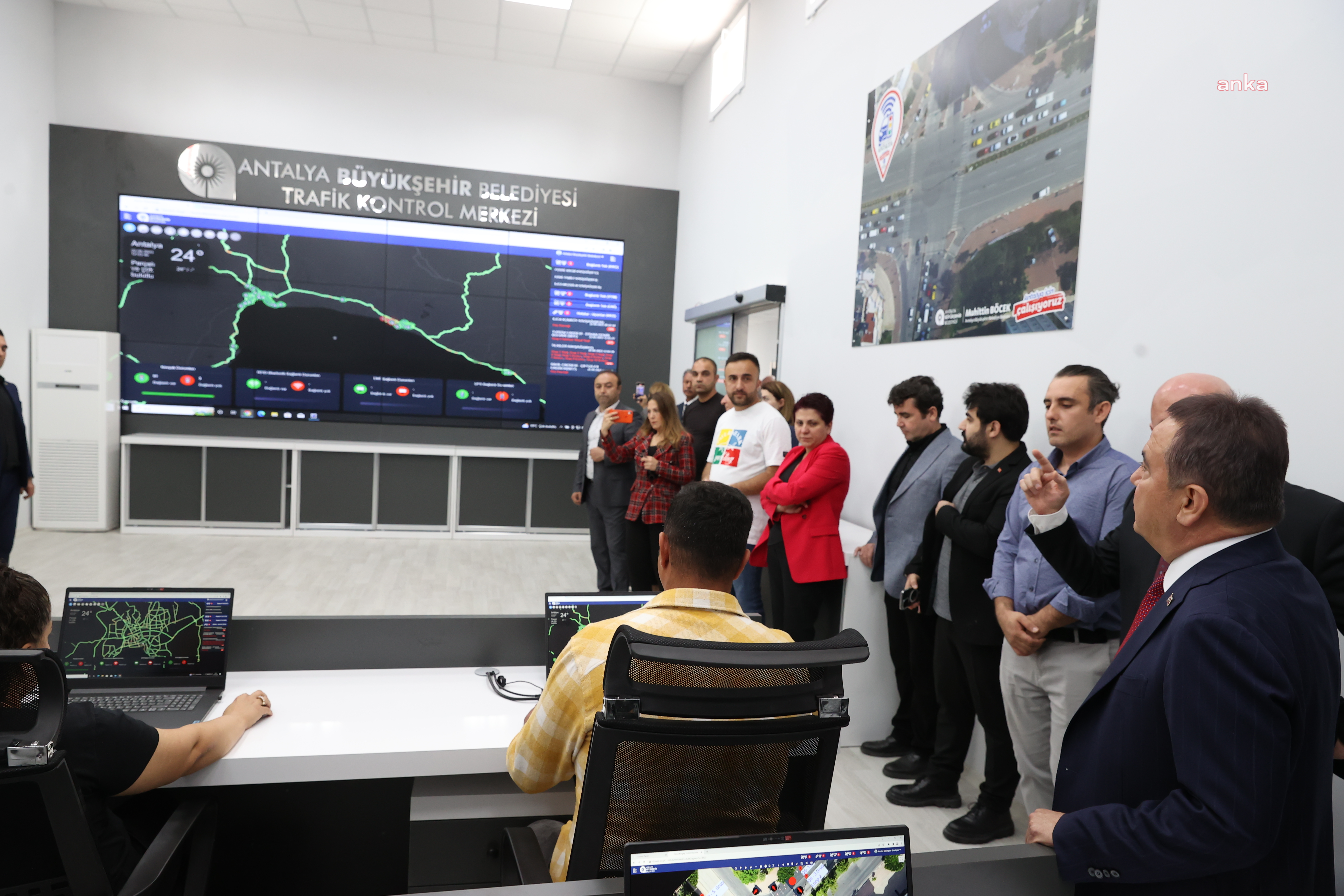 ANTALYA BÜYÜKŞEHİR BELEDİYE BAŞKANI BÖCEK, TRAFİK KONTROL MERKEZİ’Nİ İNCELEDİ