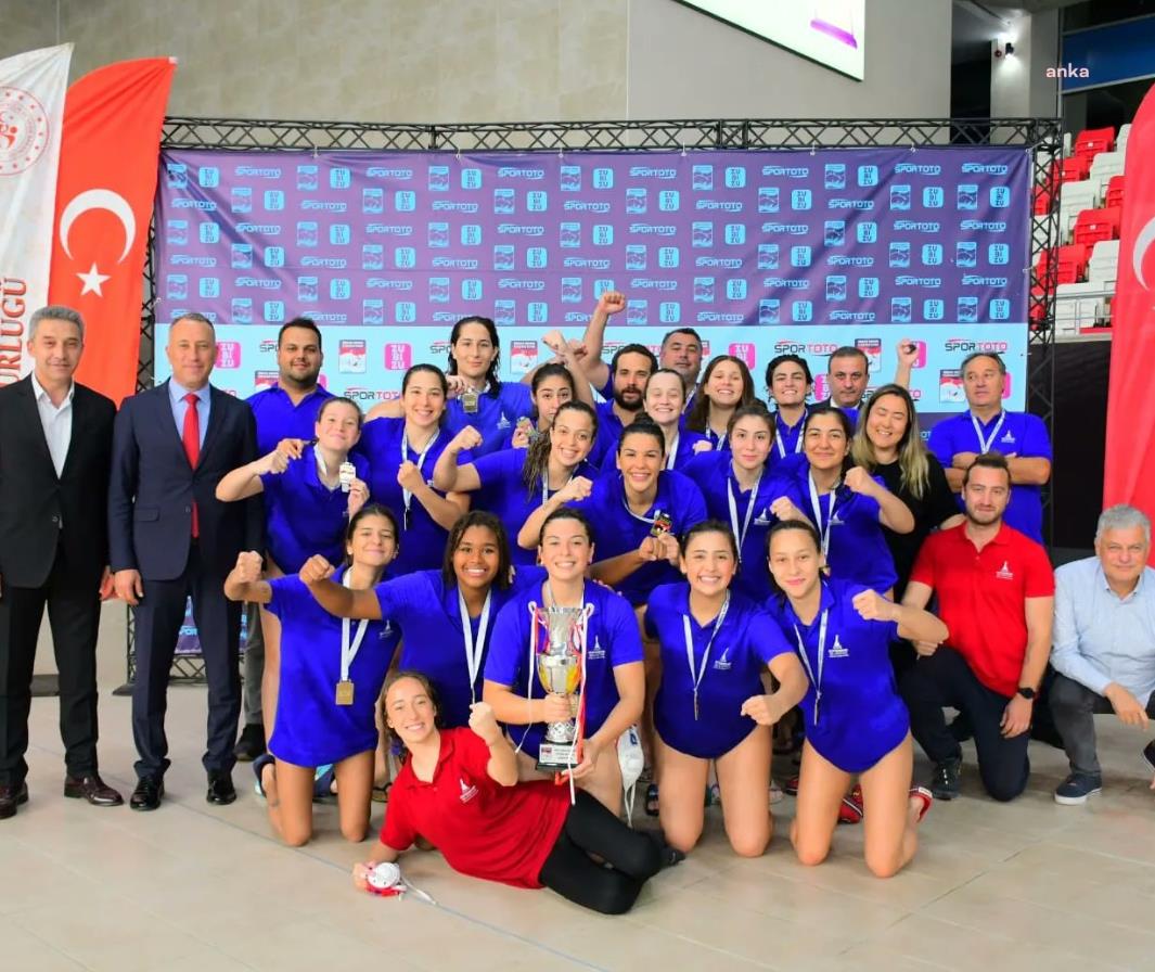 İZMİR BÜYÜKŞEHİR’İN SU TOPU KADIN TAKIMI, NAMAĞLUP ŞAMPİYON OLDU