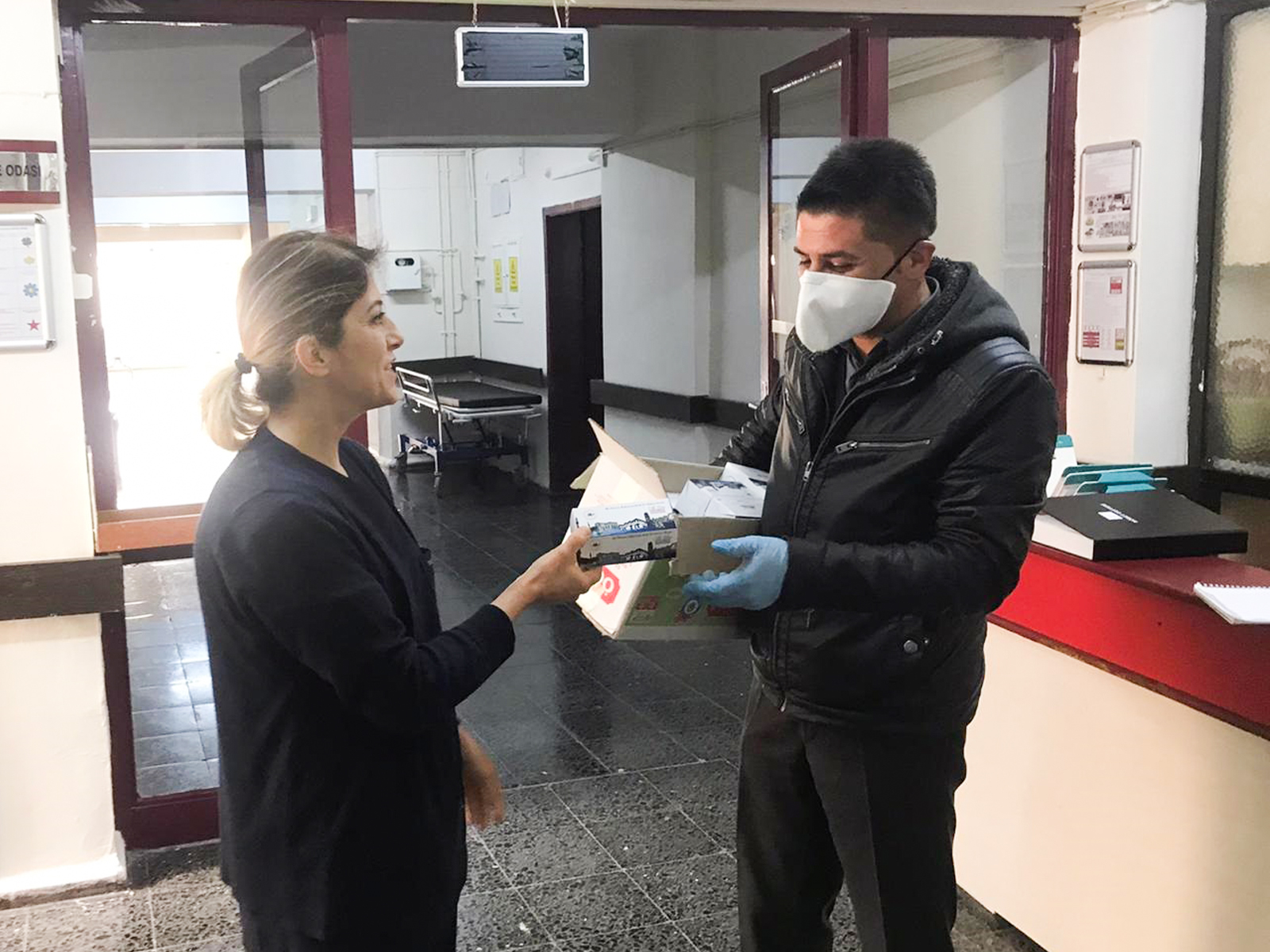 BURDUR BELEDİYE BAŞKANI ERCENGİZ'DEN SAĞLIK ÇALIŞANLARINA KAHVE