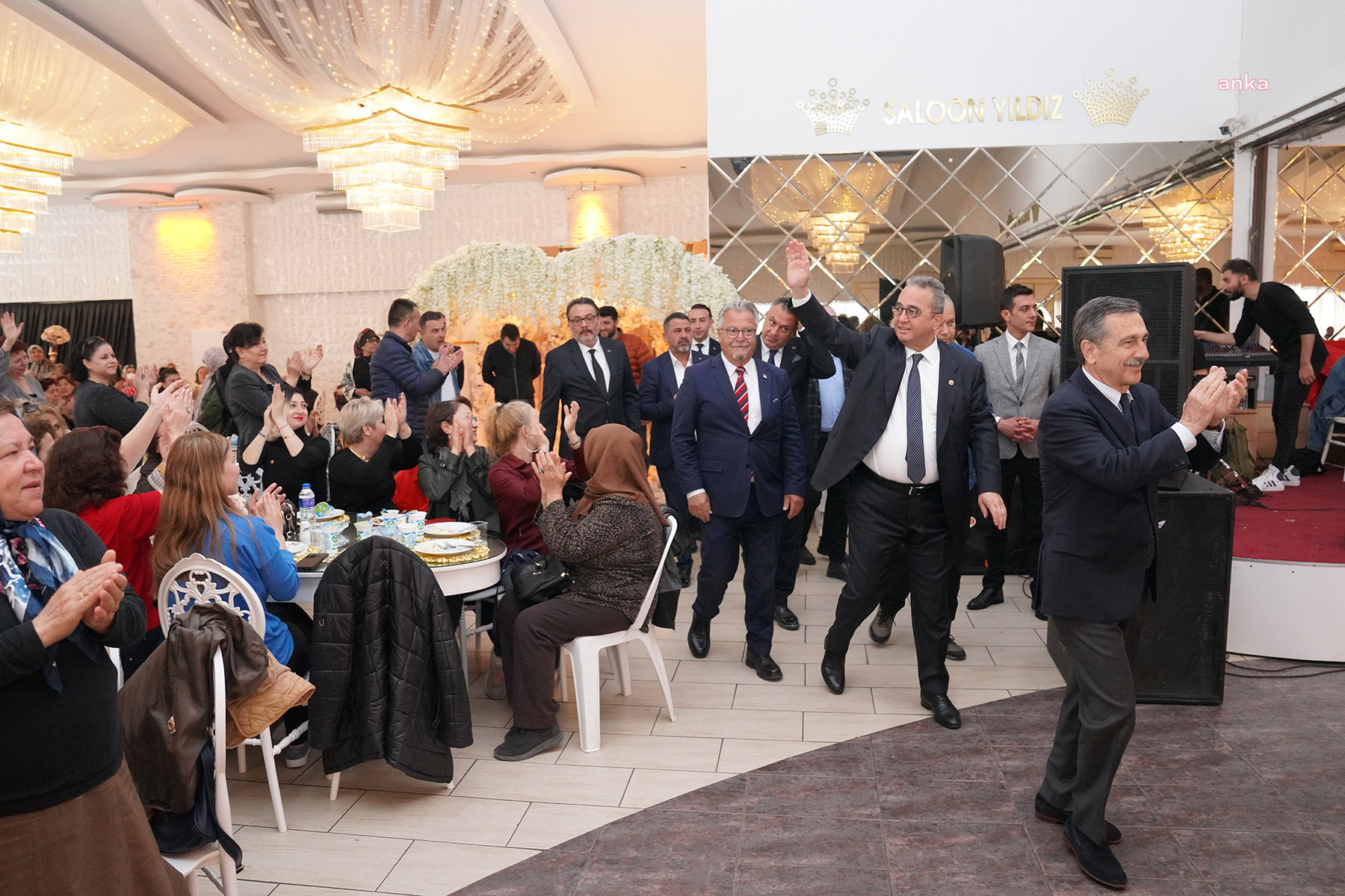 TEPEBAŞI BELEDİYESİ’NİN KURSİYELERİ İÇİN KAPANIŞ PROGRAMI DÜZENLENDİ