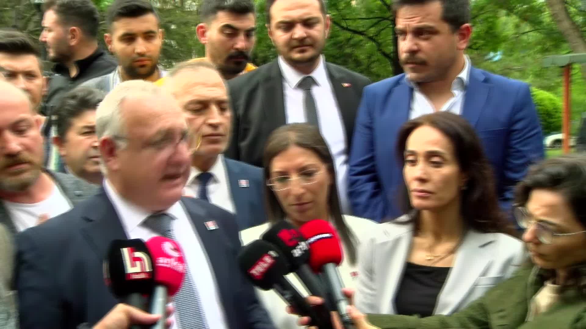 ANKARA'DA AKP'NİN SİYAH ÇELENKLE PROTESTO EDİLMESİ ENGELLENDİ. CHP İL BAŞKANI AKILLI: "BU KÖTÜLÜĞÜ AFFETMEYECEĞİZ. MİLLET AFFETMEYECEK. TARİH AFFETMEYECEK”