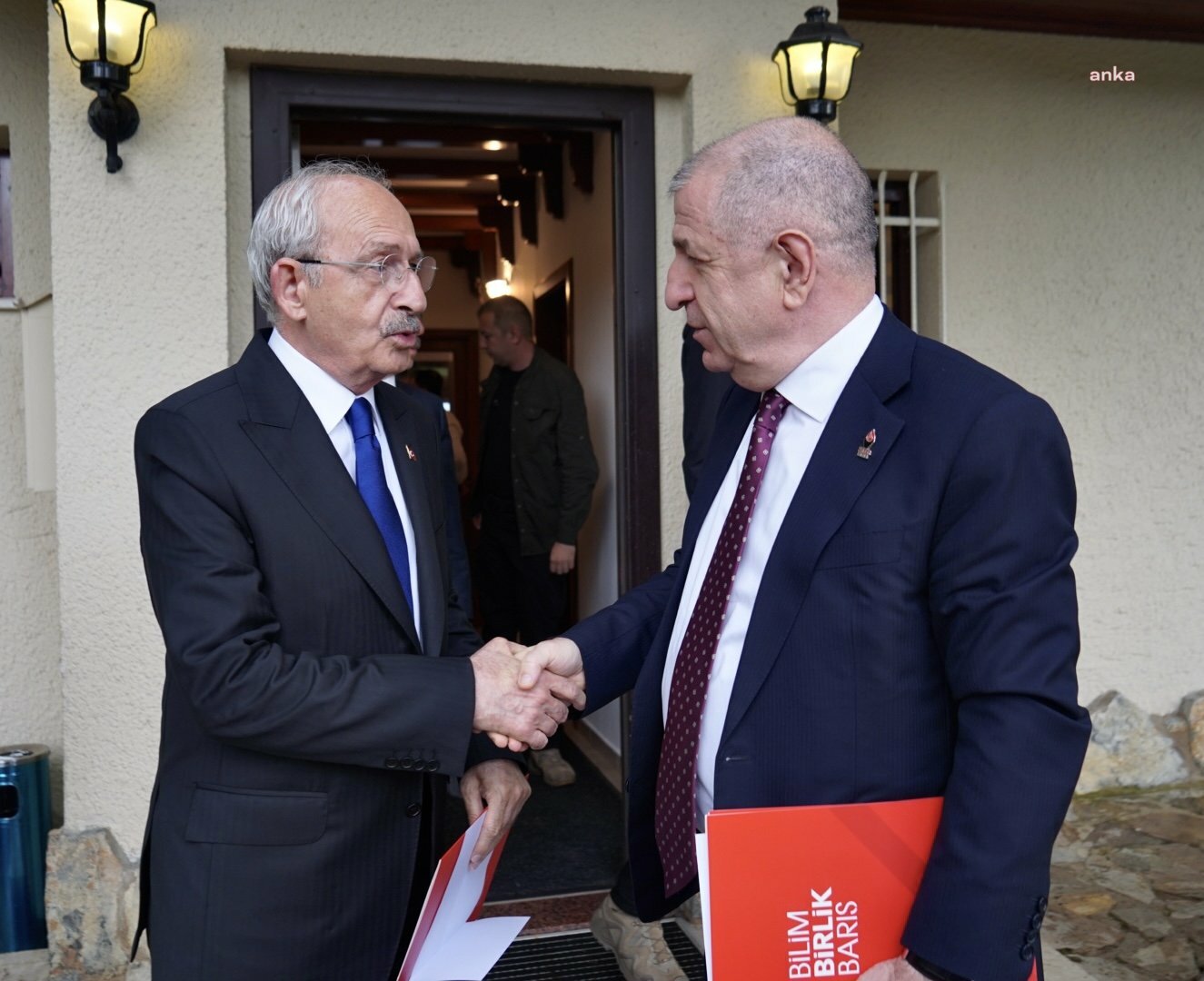 ÜMİT ÖZDAĞ: KEMAL KILIÇDAROĞLU İLE AKŞAM SAATLERİNDE BİR ARAYA GELEREK, MUTABAKAT METNİ ÜZERİNDE ÇALIŞTIK. YARIN SAAT 11.00'DE ORTAK BASIN TOPLANTISI DÜZENLEYECEĞİZ"