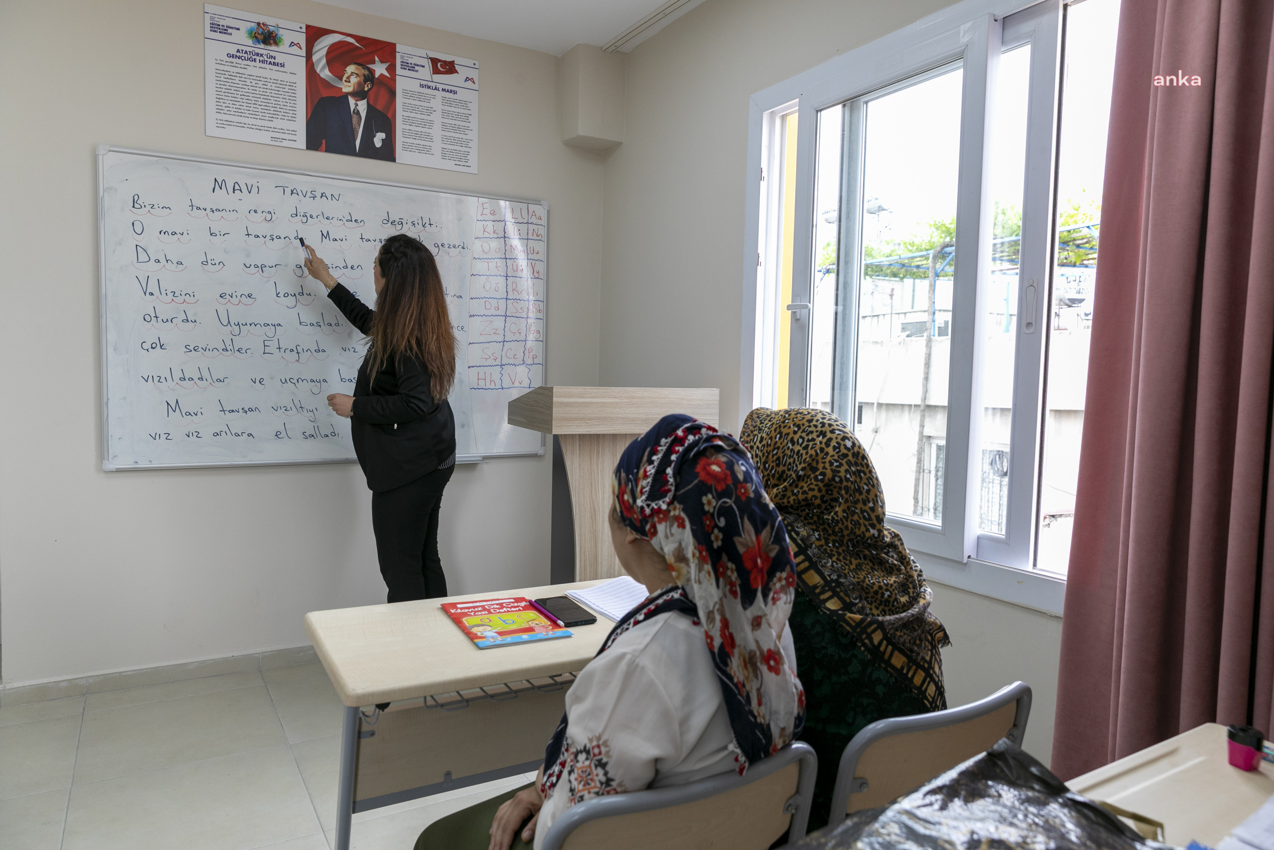 MERSİN BÜYÜKŞEHİR’İN OKUMA YAZMA KURSU KADINLARA UMUT OLUYOR