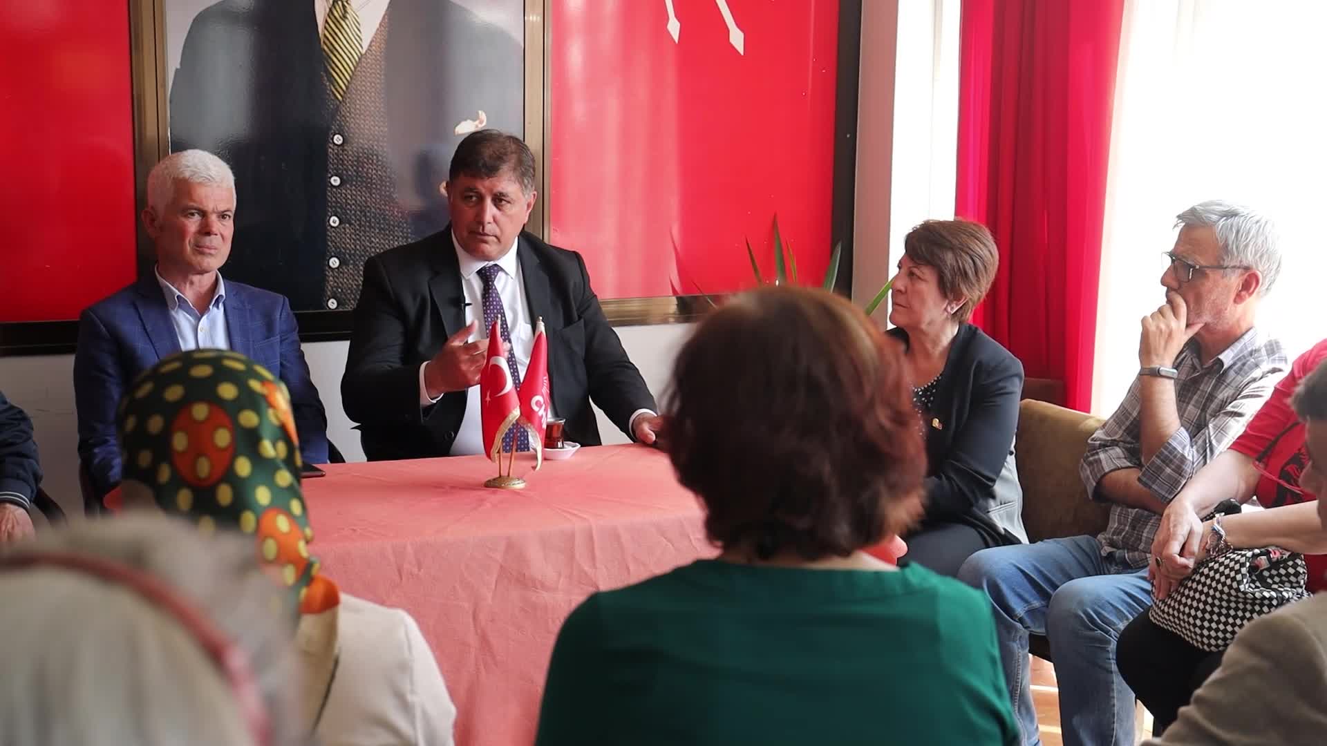 KARŞIYAKA BELEDİYE BAŞKANI TUGAY, SEÇİM ÇALIŞMALARINA BERGAMA’DA DEVAM ETTİ