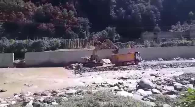 GÜNEYSU’DA KÖYLERE KARANTİNA GELDİ, ŞİRKET HEMEN HES ÇALIŞMALARINA BAŞLADI