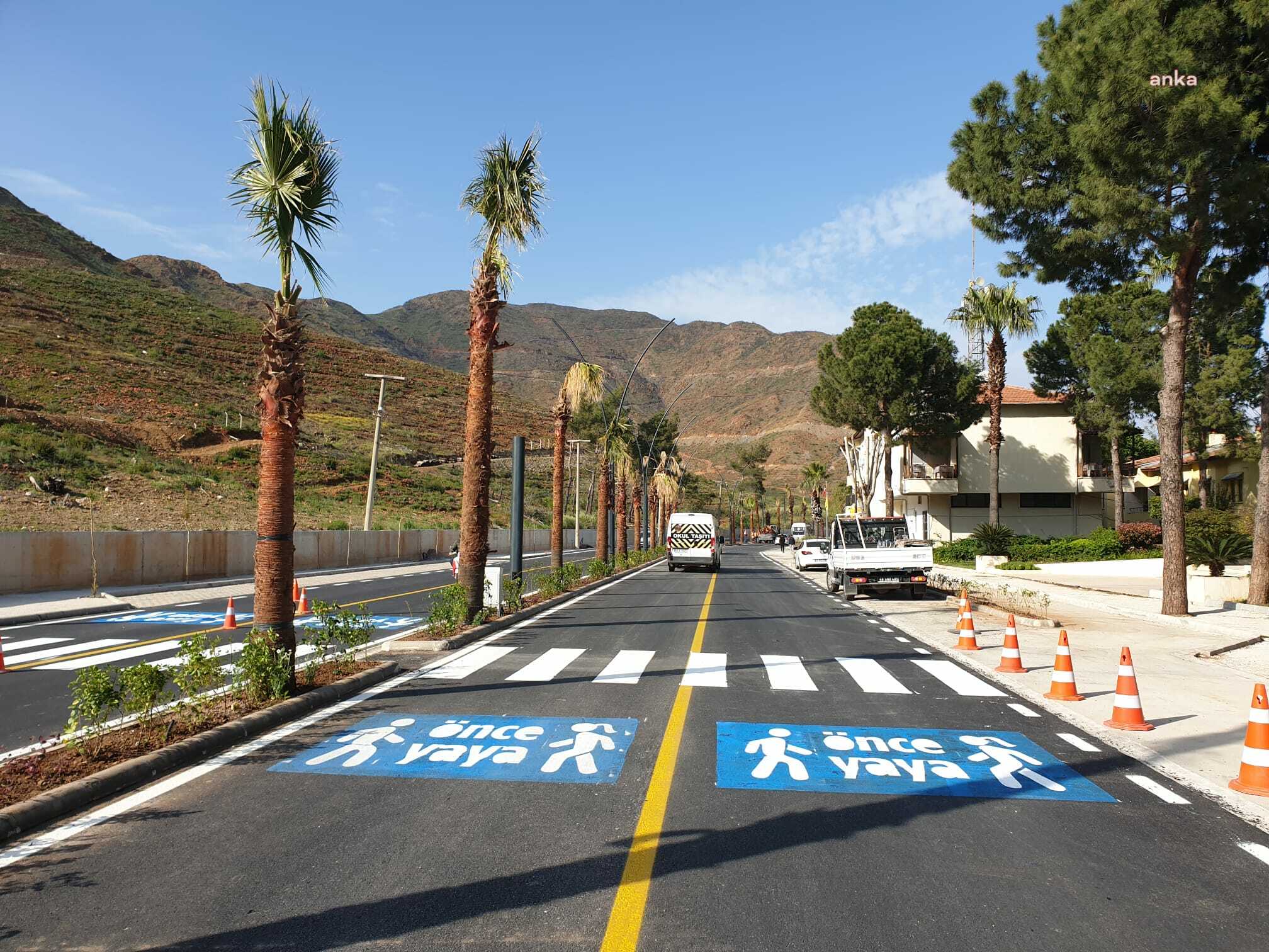 MUĞLA BÜYÜKŞEHİR BELEDİYESİ’NDEN 13 İLÇEDE YOL ÇİZGİ ÇALIŞMASI