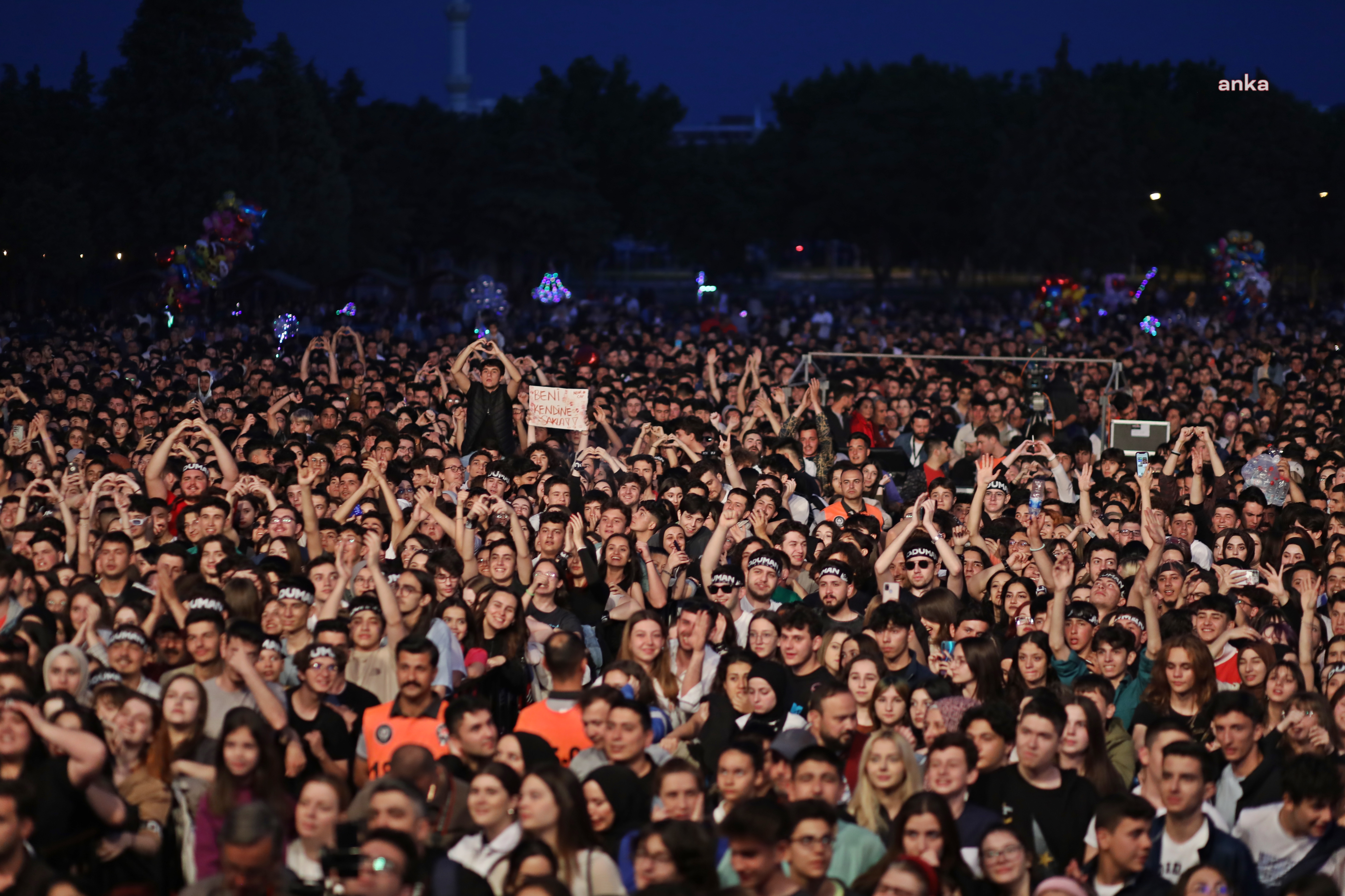 ‘AKHİSAR ÇAĞLAK FESTİVALİ’NDE ‘DUMAN’ RÜZGARI ESTİ