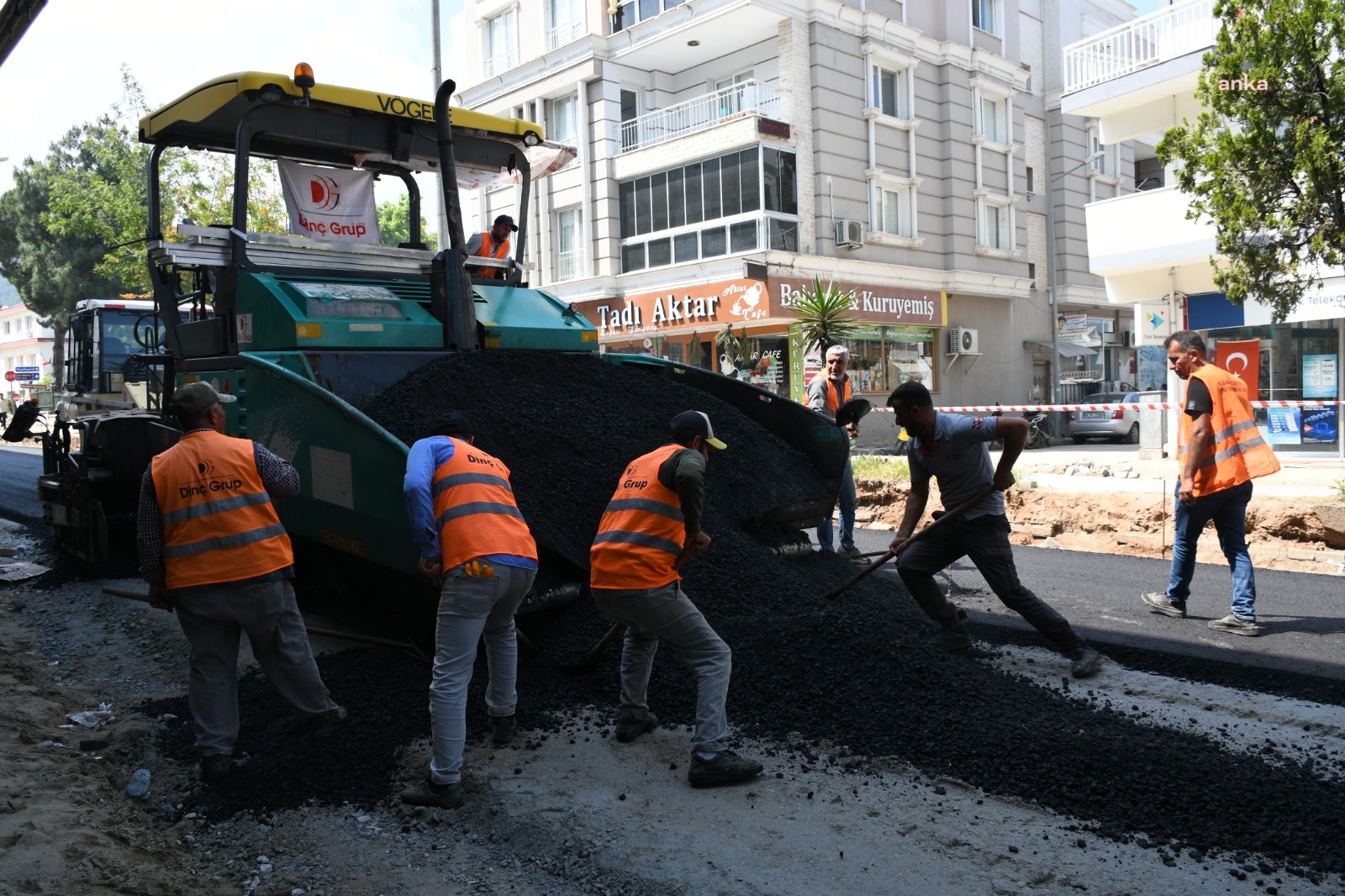 KUŞADASI BELEDİYESİ, DAVUTLAR MAHALLESİ’NDE YOL YAPIM ÇALIŞMALARINA DEVAM EDİYOR