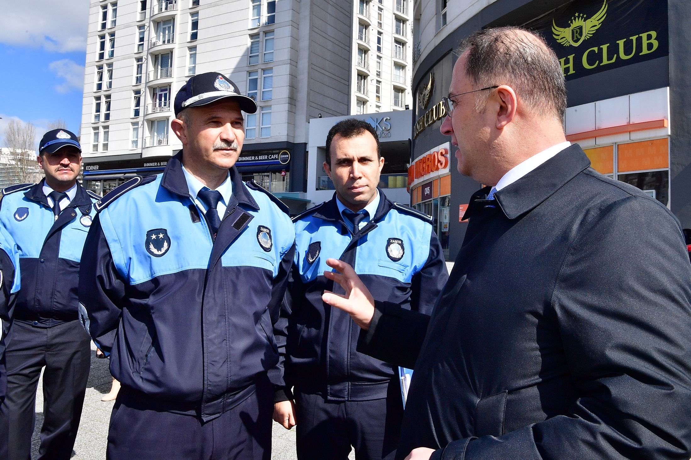 BEYLİKDÜZÜ'NDE ZABITA EKİPLERİNİN KORONAVİRÜS MESAİSİ SÜRÜYOR