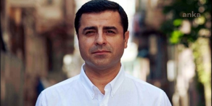 SELAHATTİN DEMİRTAŞ'TAN İTTİFAK ÖNERİSİ: "HİÇBİR PARTİ DIŞLANMADAN BİR ARAYA GELİNMELİ"