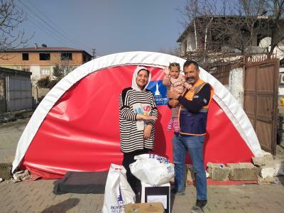 MİNİK DEPREMZEDE ÖYKÜ TEDAVİ İÇİN KAHRAMANMARAŞ’TAN İZMİR’E GETİRİLDİ