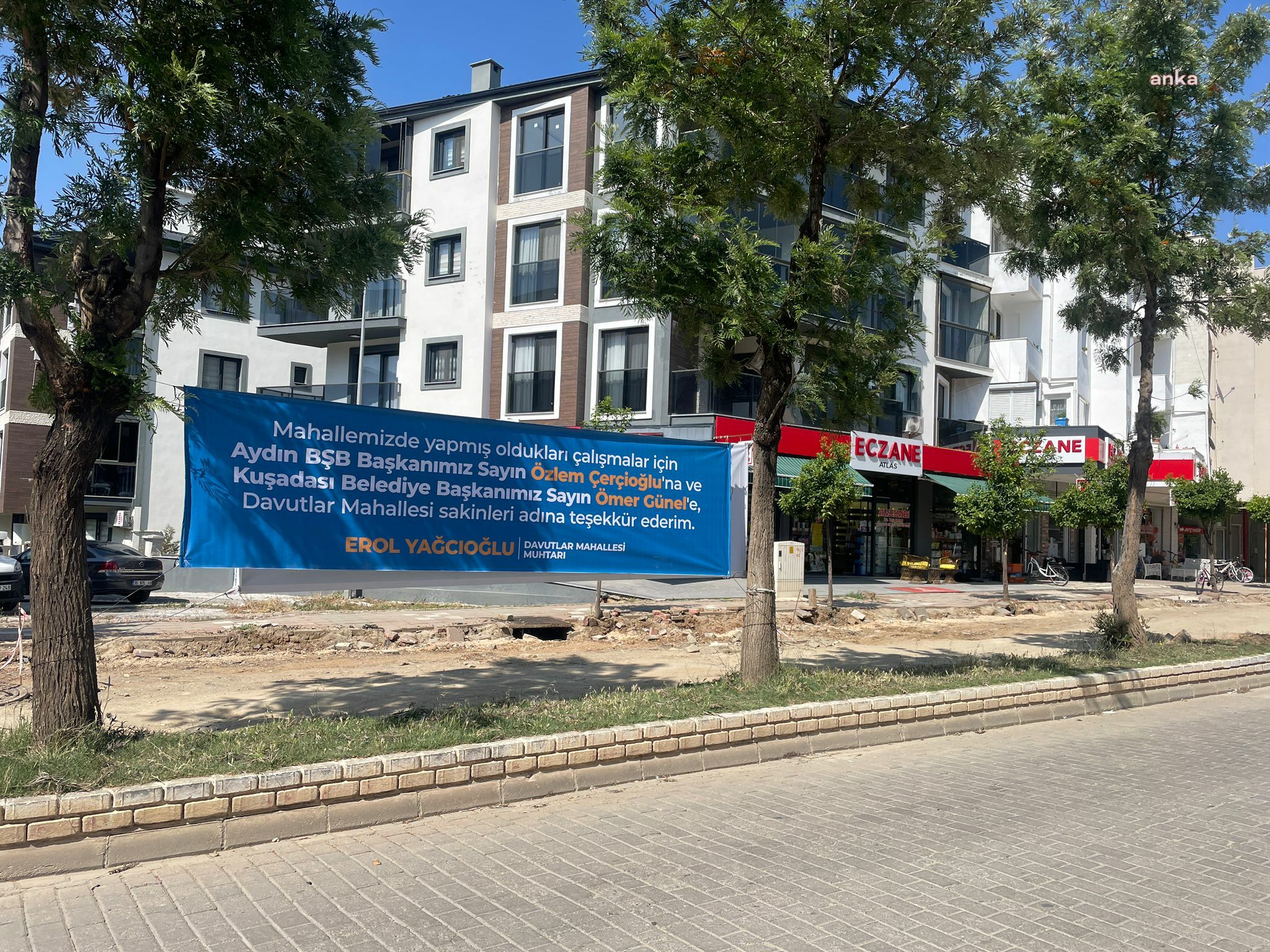 DAVUTLAR MAHALLESİ MUHTARI YAĞCIOĞLU’DAN AYDIN BÜYÜKŞEHİR VE KUŞADASI BELEDİYESİ'NE PANKARTLI TEŞEKKÜR