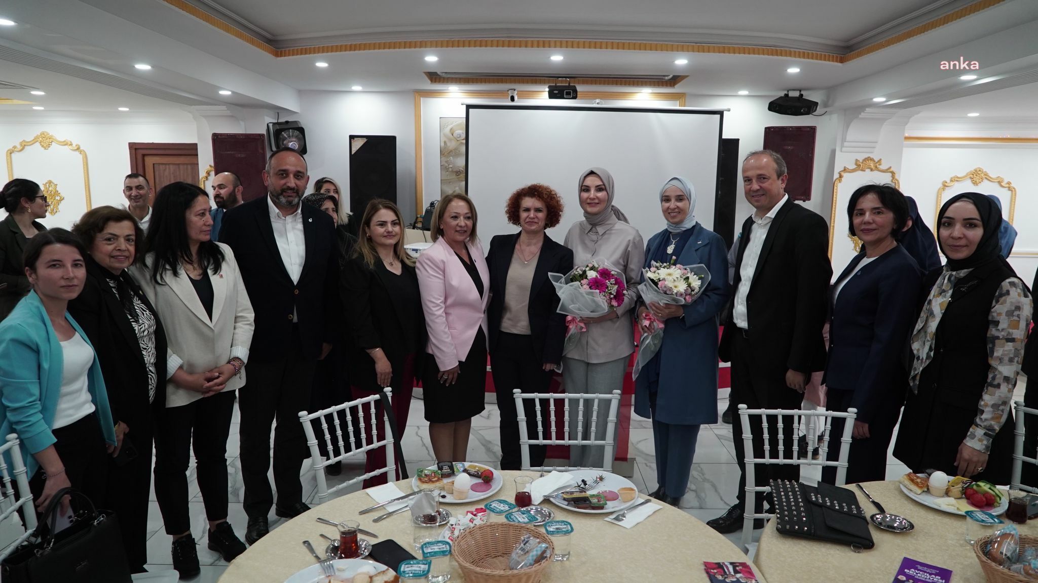 BELEDİYE BAŞKANI HANÇERLİ, AVCILARLI KADINLARLA BULUŞTU