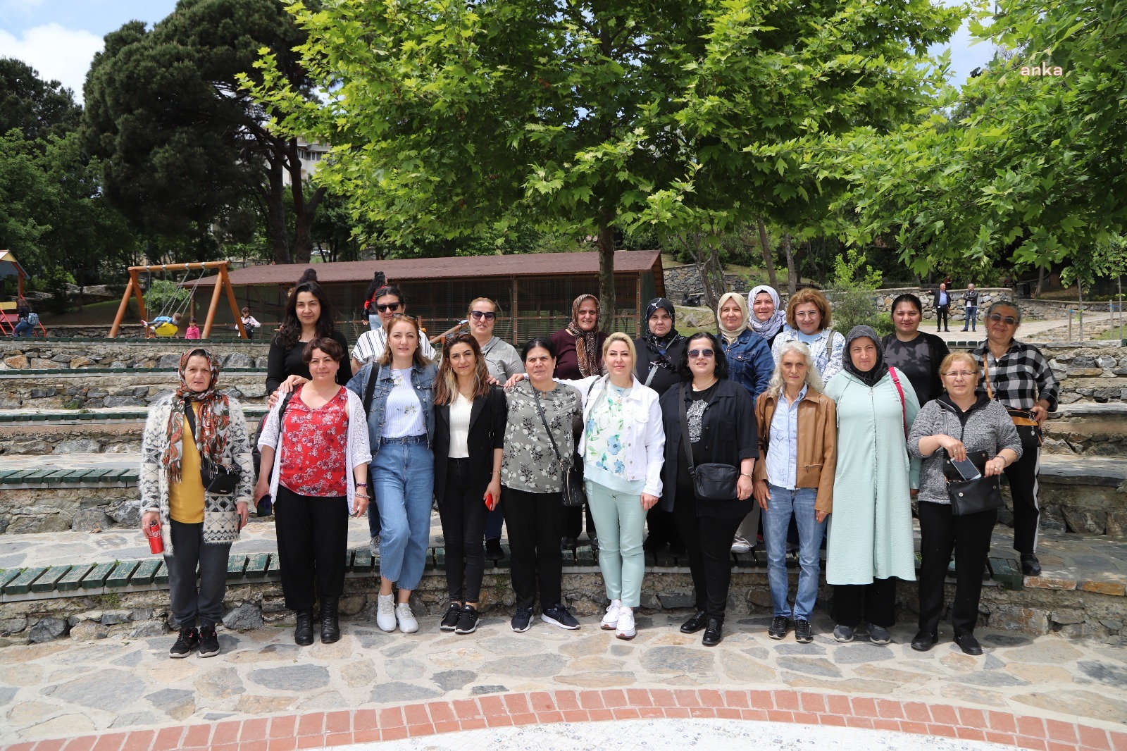 BELEDİYENİN FAALİYETLERİ, KARTALLI KADINLARA GEZİ TURLARIYLA TANITILIYOR