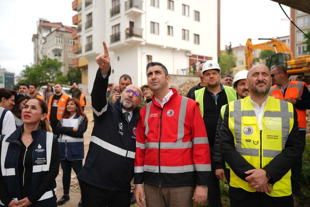KARTAL BELEDİYESİ, İLÇEDE BULUNAN RİSKLİ KONUTLARI YIKMAYA DEVAM EDİYOR