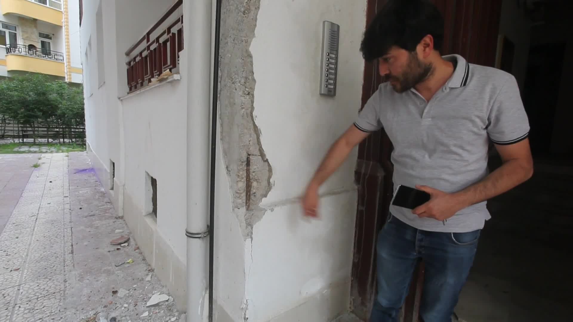 MALATYA'DA ÜÇ KEZ AĞIR HASAR RAPORU ÇIKAN BİNAYA, GELEN İTİRAZ SONRASINDA AZ HASAR RAPORU VERİLDİ