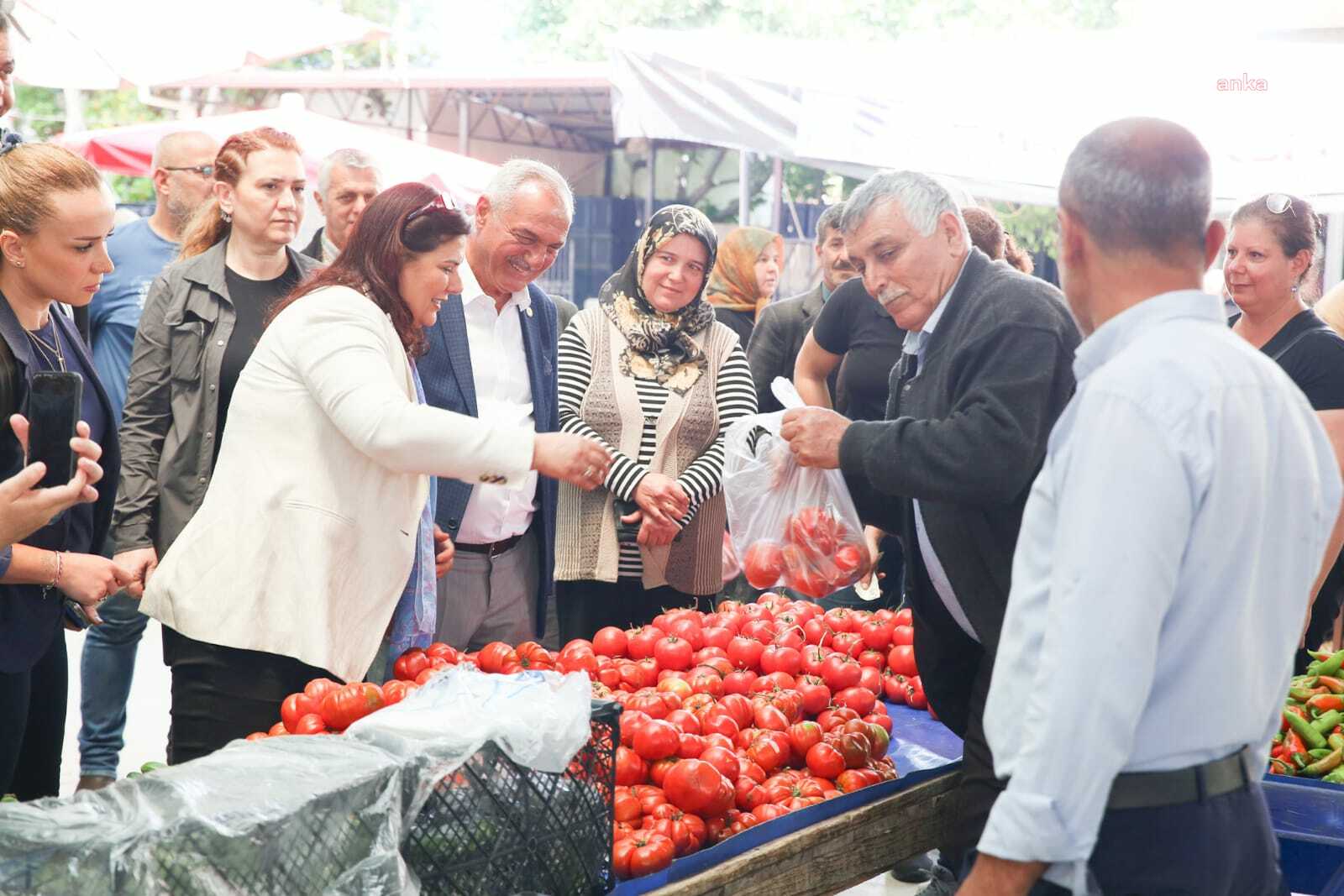 AYDIN BÜYÜKŞEHİR BELEDİYE BAŞKAN ÇERÇİOĞLU, SULTANHİSAR PAZARI'NI ZİYARET ETTİ