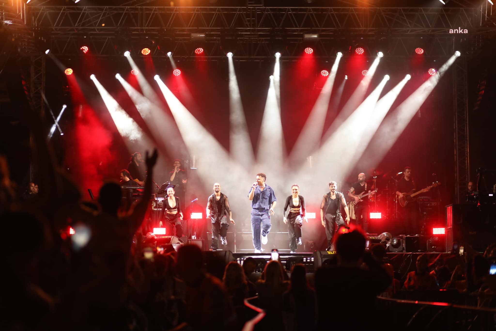AKHİSAR ÇAĞLAK FESTİVALİ, EDİS KONSERİ İLE SON BULDU