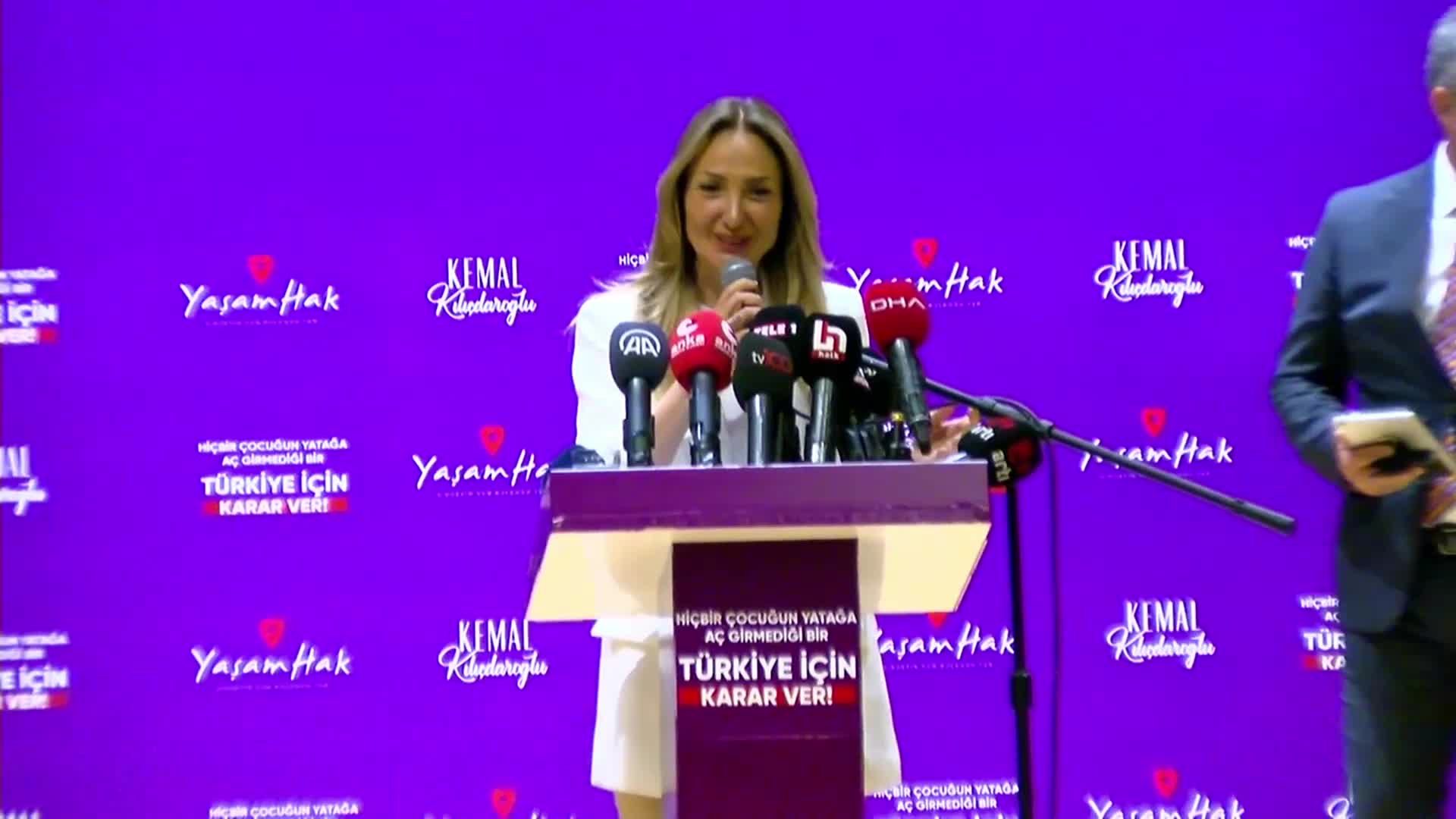 CHP AİLE DESTEKLERİ SİGORTASI  TOPLANTISI…SİBEL KALKAN; “EZİLEN VE EZENİN OLMADIĞI BİR DÜNYADA YAŞAMAK İSTİYORUM, TÜM BUNLARIN SON BULMASI İÇİN 28 MAYIS GÜNÜ HEPİMİZİN DEĞİŞİMDEN YANA OLMASINI İSTİYORUM”
