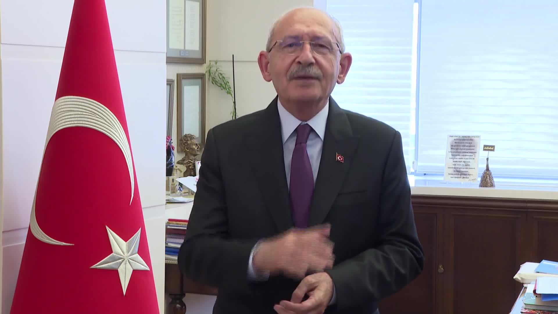 MİLLET İTTİFAKI CUMHURBAŞKANI ADAYI KILIÇDAROĞLU: “YARIN SANDIK GÖREVLİLERİMİZİ YALNIZ BIRAKMAYIN. OMUZ OMUZA OLALIM. SADECE BİR ADIM KALDI. SENİN OYUN, ONUN BOYUNU AŞACAK. İLK TURDA SALLADIK; YARIN KAZANACAĞIZ”