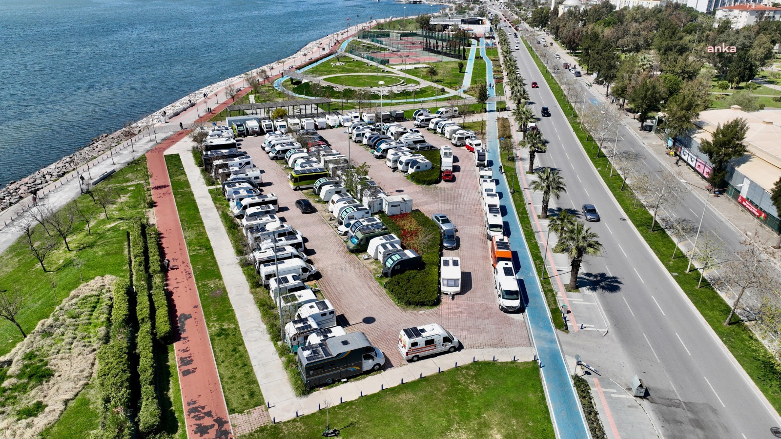KARŞIYAKA’DA KARAVAN İŞGALİNE MÜDAHALE