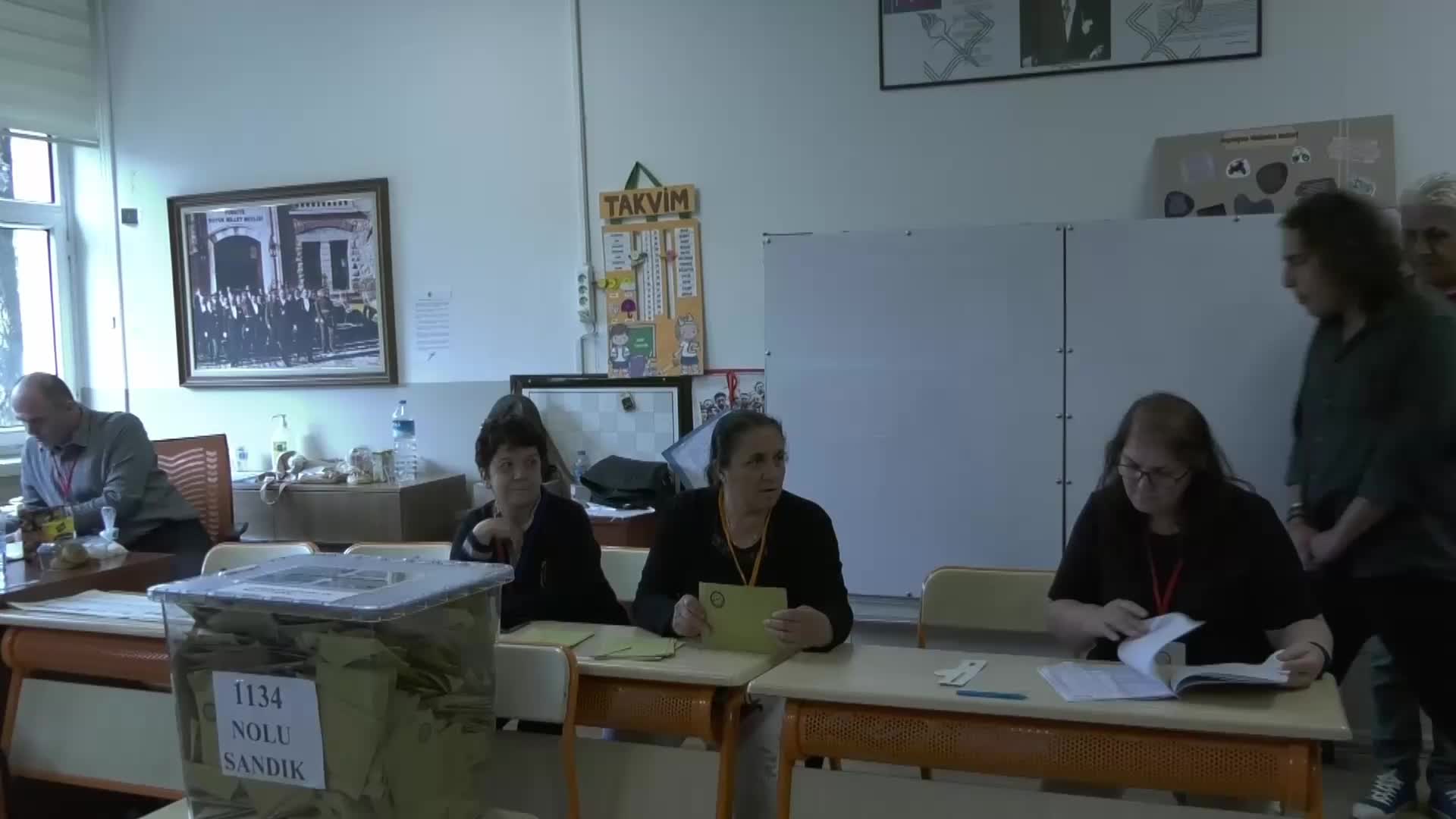 İKİNCİ TUR CUMHURBAŞKANLIĞI SEÇİMİ İÇİN OY VERME İŞLEMİ TAMAMLANDI
