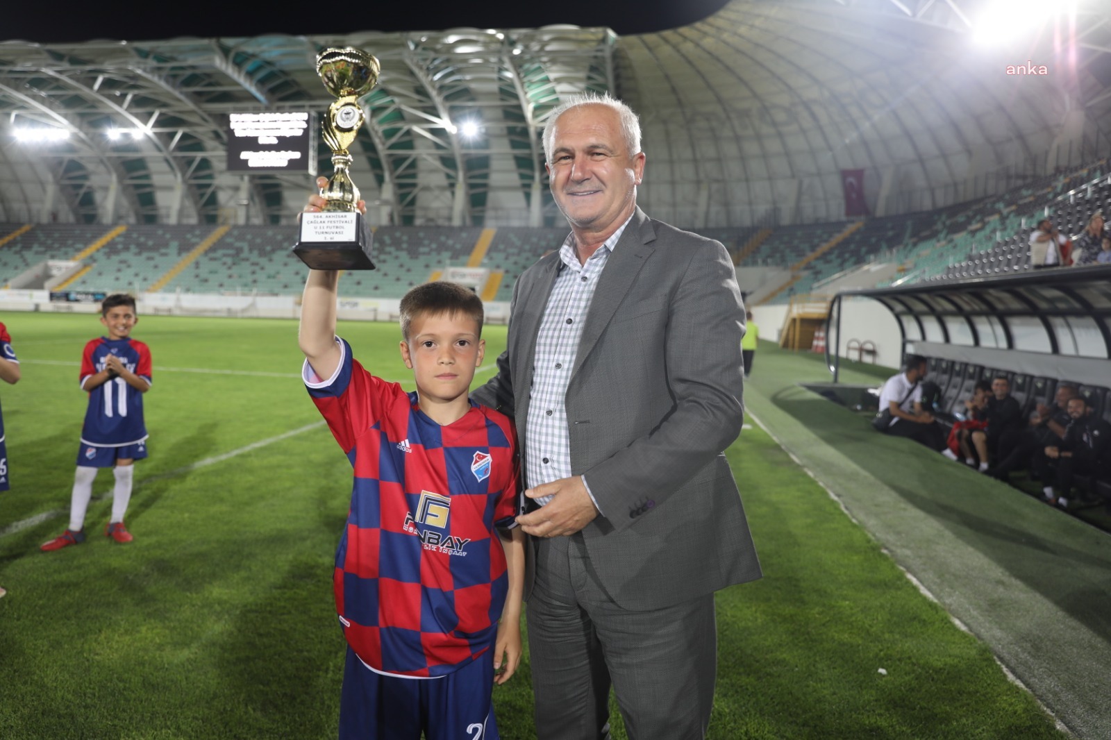 AKHİSAR BELEDİYESİ’NİN ‘ÇAĞLAK FESTİVALİ’, FUTBOL TURNUVASIYLA SONA ERDİ