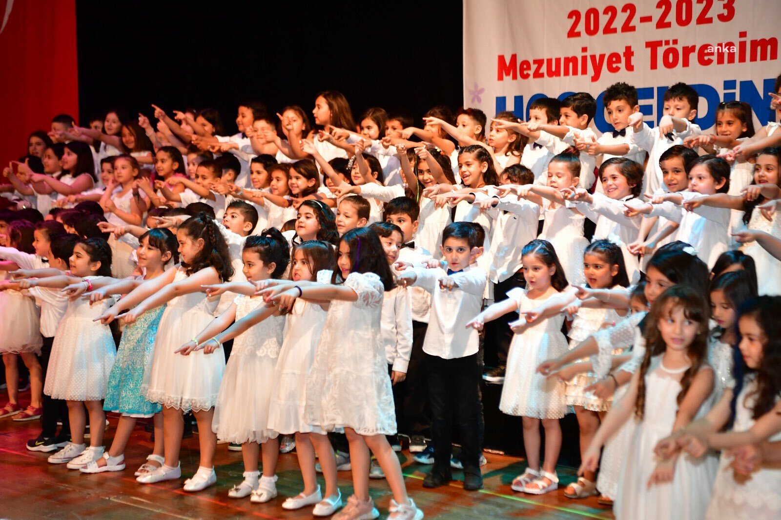 ÇUKUROVA BELEDİYESİ GÜLEN YÜZLER SEMT KREŞLERİ'NDE MEZUNİYET SEVİNCİ