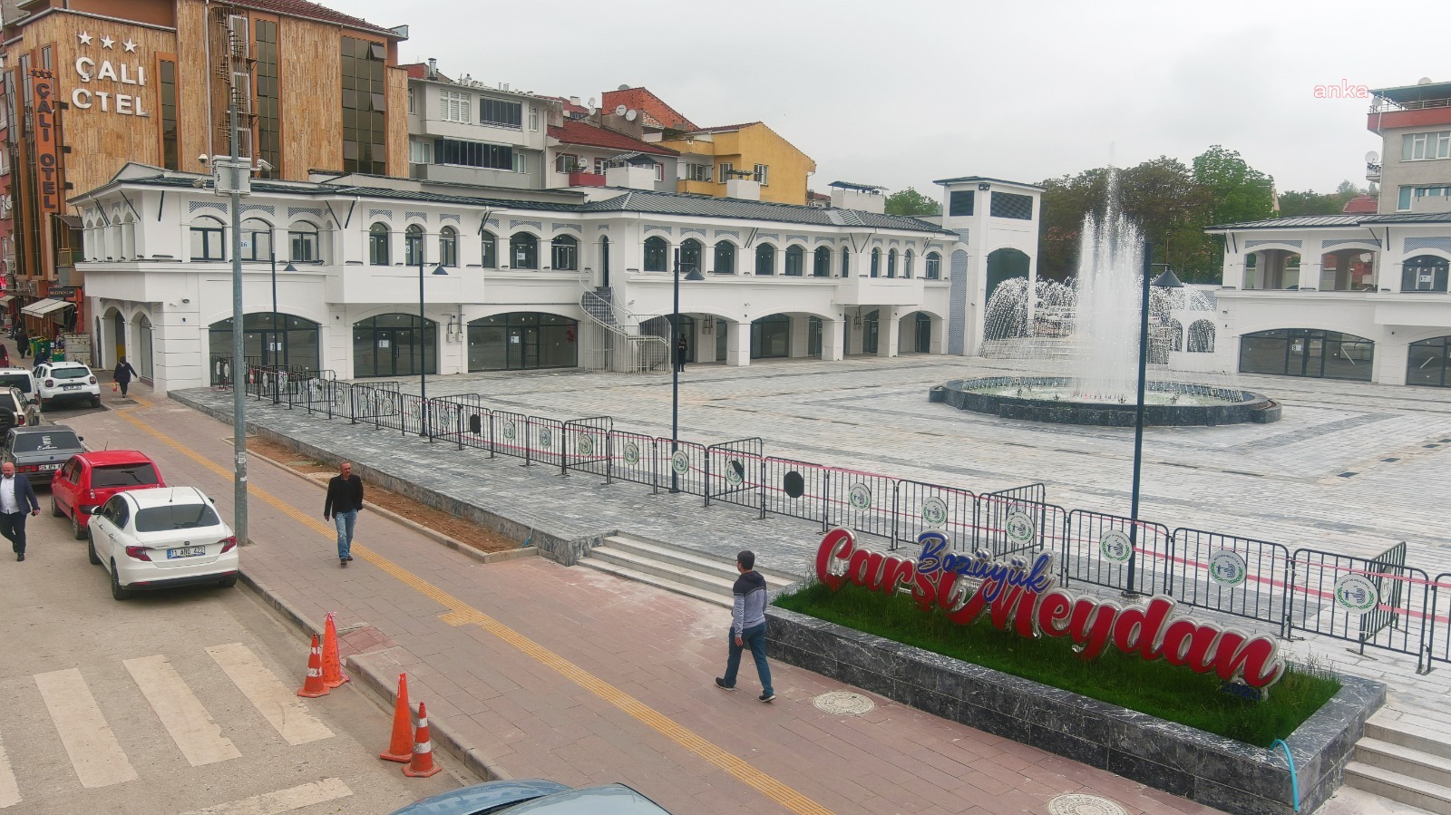 BOZÜYÜK BELEDİYESİ, ÇARŞI VE KENT MEYDANI'NDA YAPIMI TAMAMLANAN DÜKKANLARI SATIŞA ÇIKARIYOR