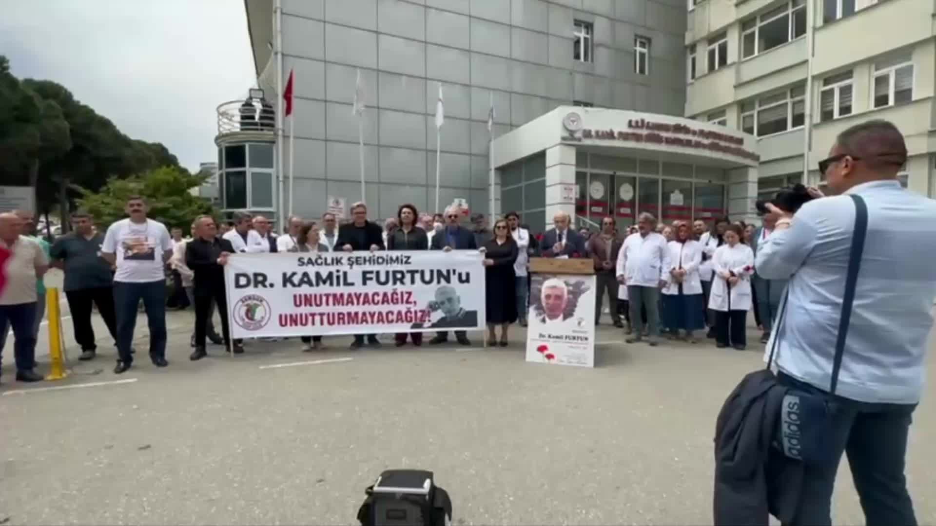 SAMSUN TABİP ODASI 8 YIL ÖNCE ÖLDÜRÜLEN DOKTOR KAMİL FURTUN’U ANDI
