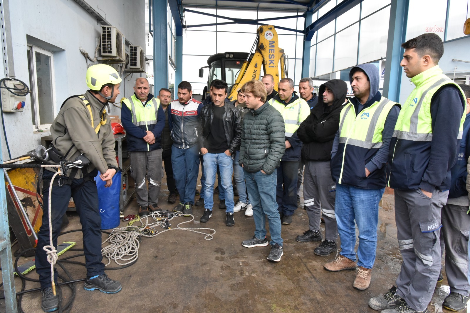 MESKİ ÇALIŞANLARI, İŞ SAĞLIĞI VE GÜVENLİĞİ KONULARINDA BİLGİLENDİRİLİYOR