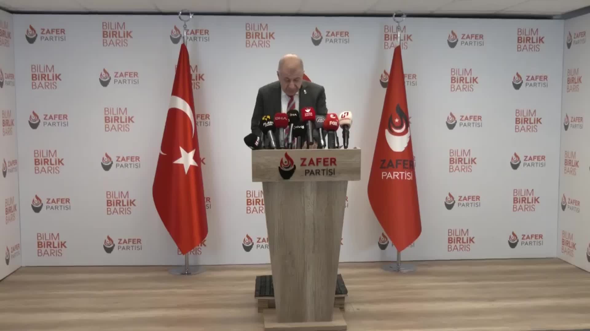 ÜMİT ÖZDAĞ: "ERDOĞAN, BOTAŞ'I, TÜRK HAVA YOLLARI'NI, DEVLET DEMİRYOLLARI'NI SATMAYA HAZIRLANMAKTADIR"