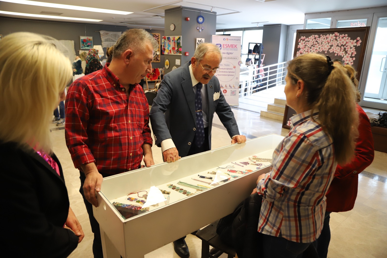 YILMAZ BÜYÜKERŞEN, ESMEK KURSİYERLERİNİN ESERLERİNİ İNCELEDİ