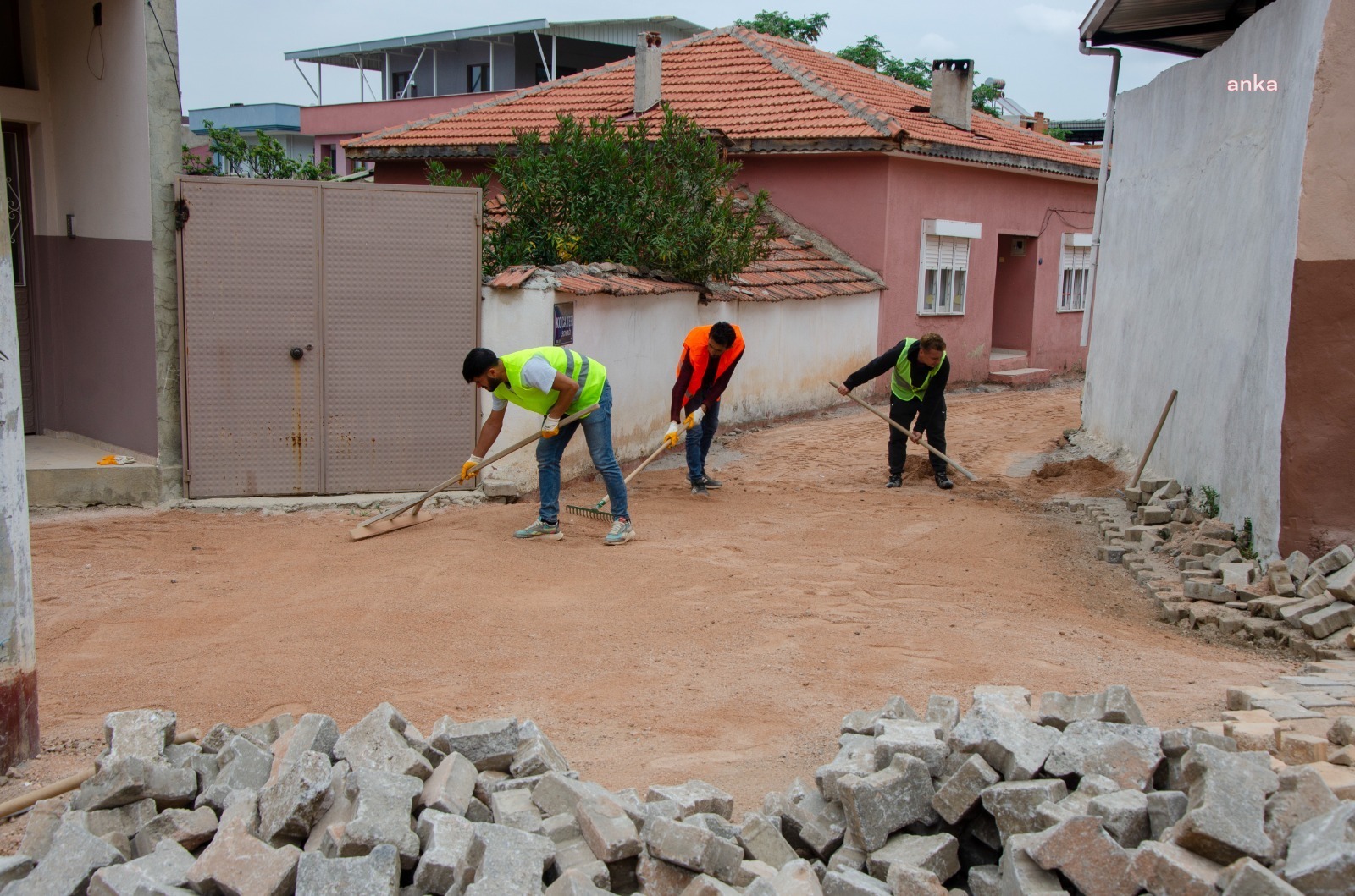 KEMALPAŞA’DA İÇME SUYU VE KANALİZASYON HATLARI YENİLENDİ