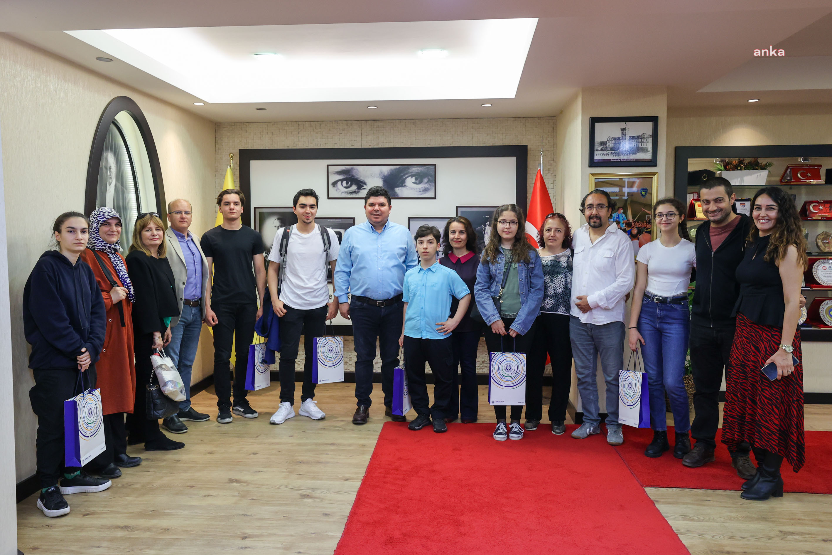 BUCA BELEDİYESİ, DİJİTAL DERSHANE’NİN DENEME SINAVLARINDA DERECEYE GİRENLERİ ÖDÜLLENDİRDİ