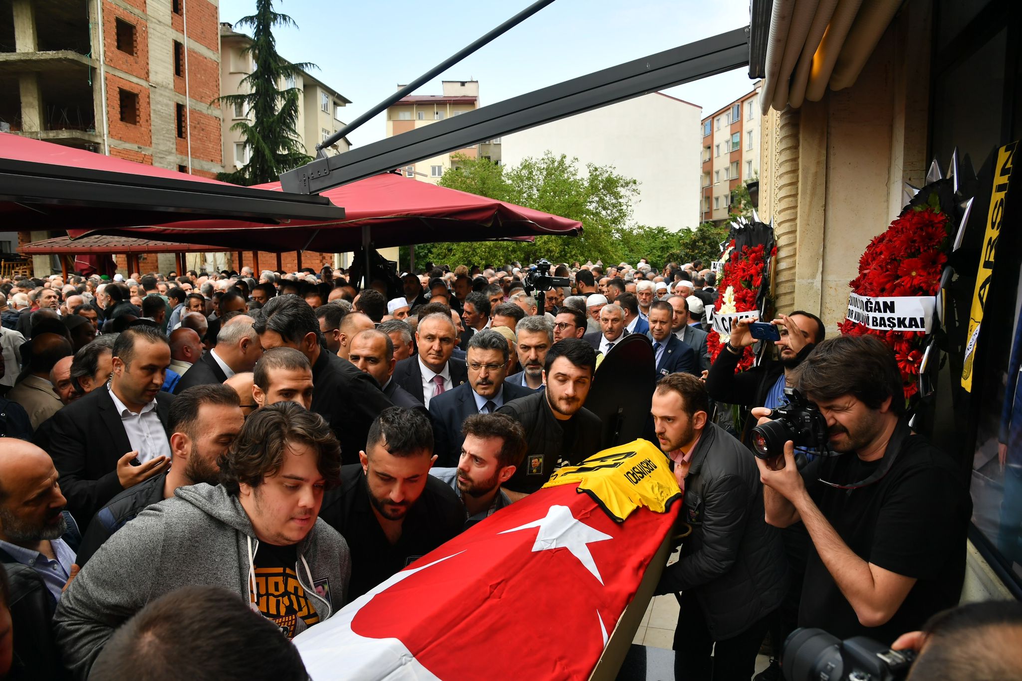 ESKİ TÜRKİYE FUTBOL FEDERASYONU BAŞKAN VEKİLİ İBRAHİM USTA SON YOLCULUĞUNA UĞURLANDI