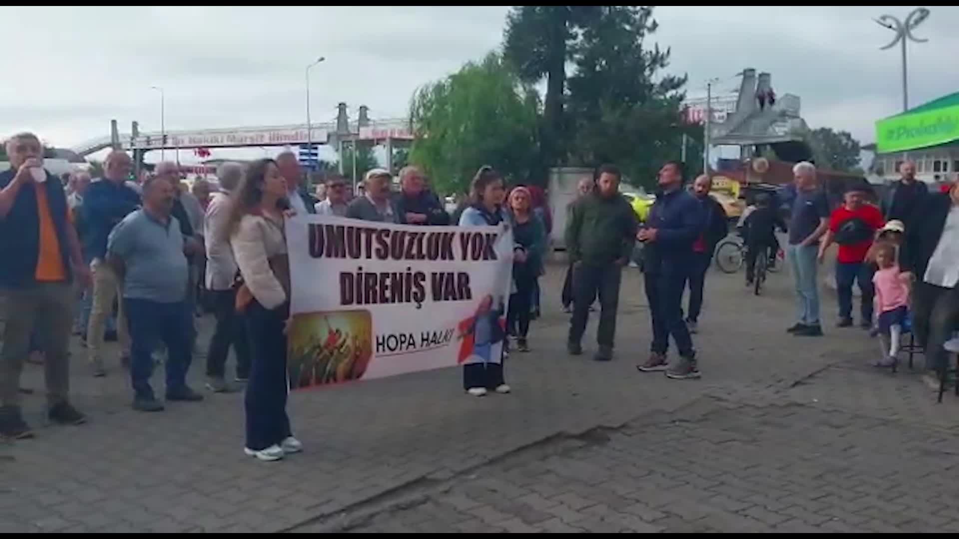 HOPA'DA POLİSİN BİBER GAZLI MÜDAHALESİ NEDENİYLE HAYATINI KAYBEDEN METİN LOKUMCU, ÖLÜMÜNÜN 12’NCİ YILINDA ANILDI