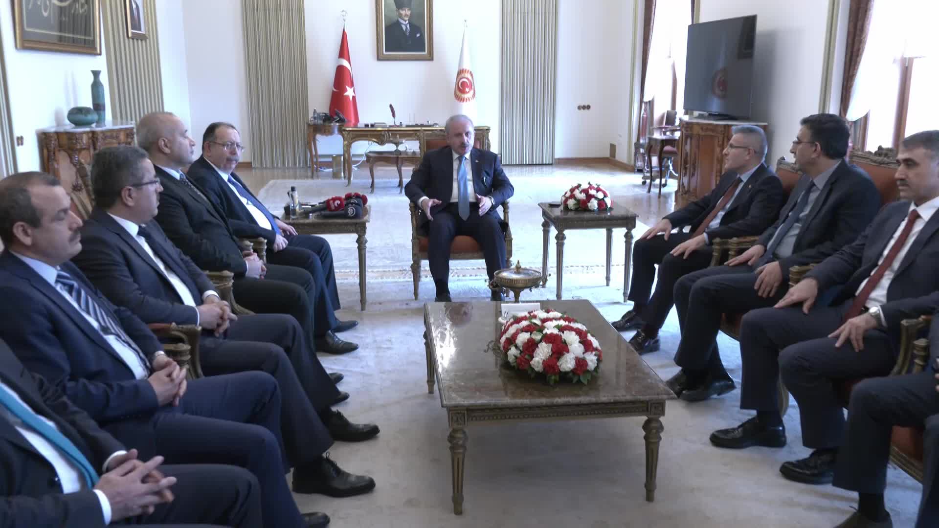 YSK BAŞKANI AHMET YENER CUMHURBAŞKANI MAZBATASINI MECLİS BAŞKANI MUSTAFA ŞENTOP’A SUNDU