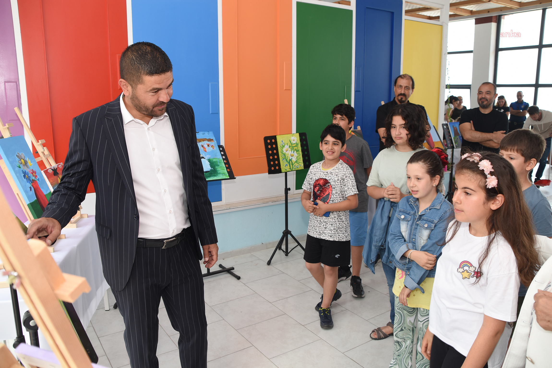FOÇA'NIN MİNİK RESSAMLARI ESERLERİNİ SERGİLEDİ